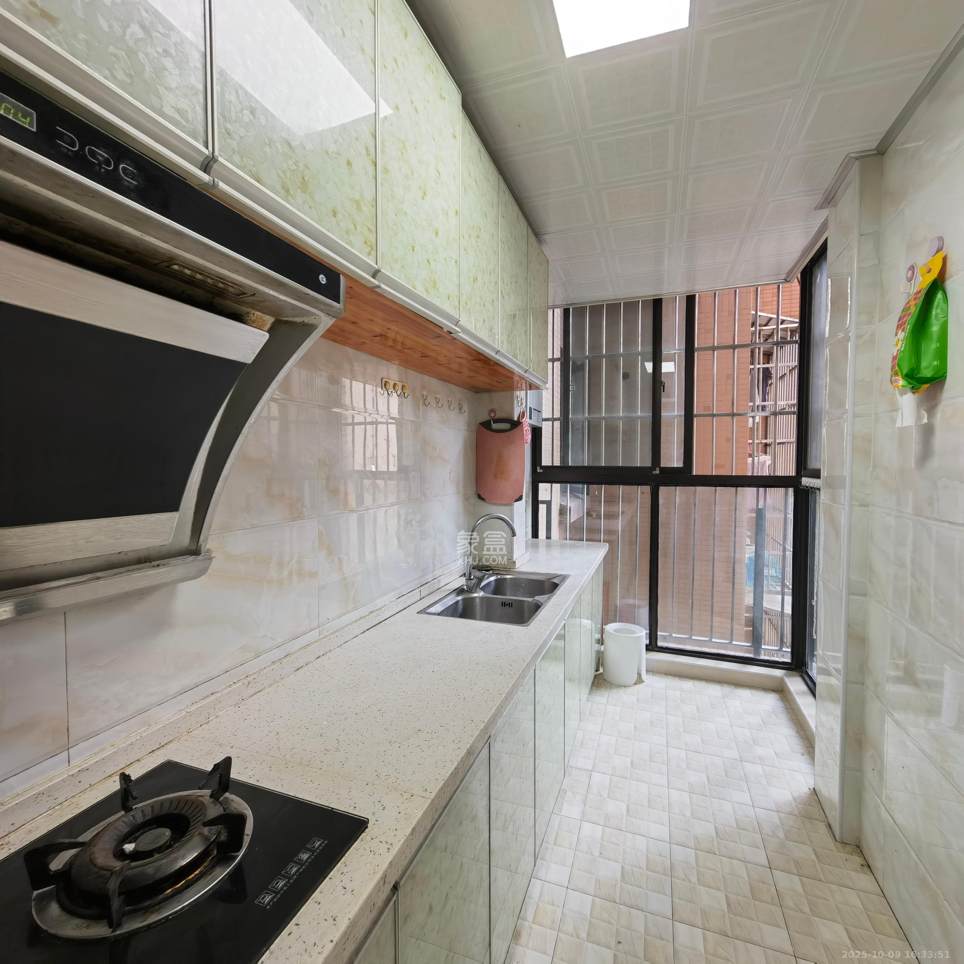 华润凤凰城三期  3室2厅2卫    2600.0元/月室内图