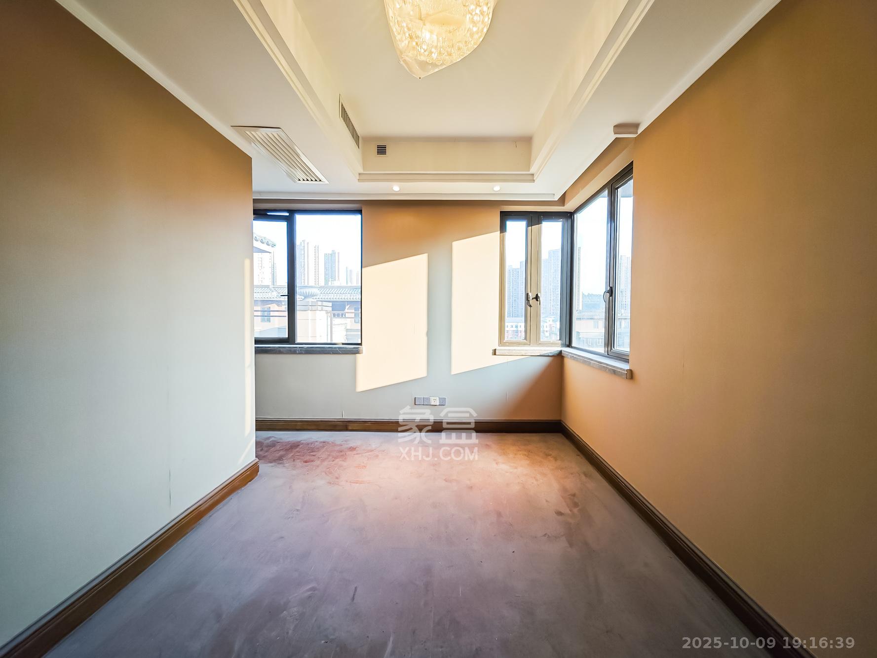 恒大御景天下城一期  4室2厅3卫    268.0万 恒大御景天下城一期  4室2厅3卫    268.0万卧室