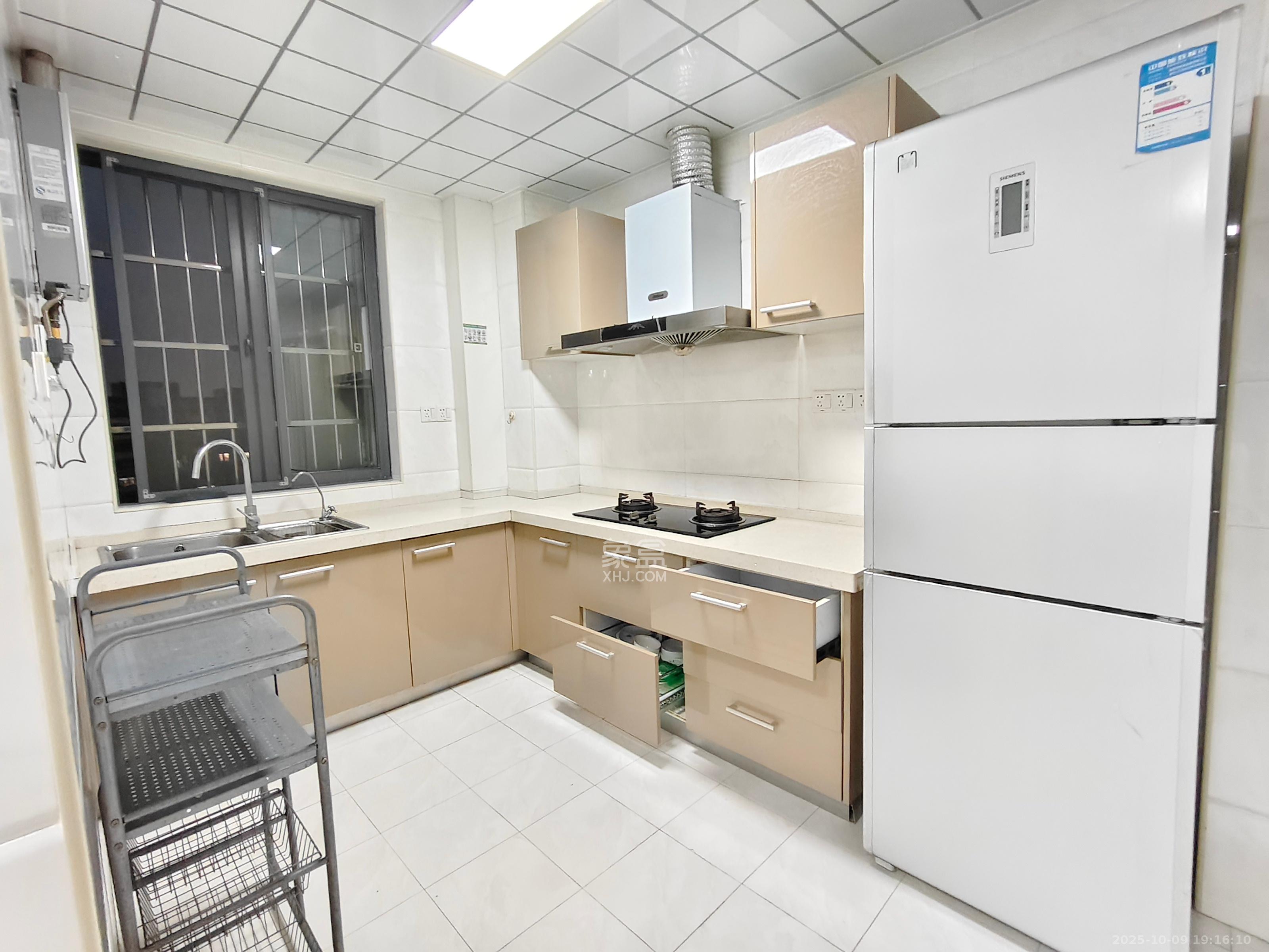 山水嘉园 4室2厅2卫 2500.0元/月 山水嘉园 4室2厅2卫 2500.0元/月室内图