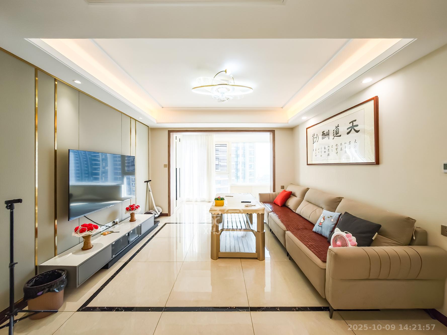 中欣楚天御府E区 3室2厅2卫 140.0万 中欣楚天御府E区 3室2厅2卫 140.0万客厅