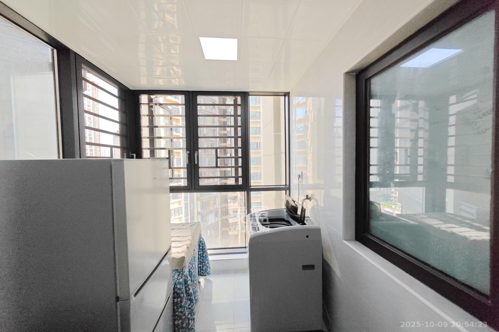 保利大都汇一期、二期 4室2厅2卫 138.0万 保利大都汇一期、二期 4室2厅2卫 138.0万阳台