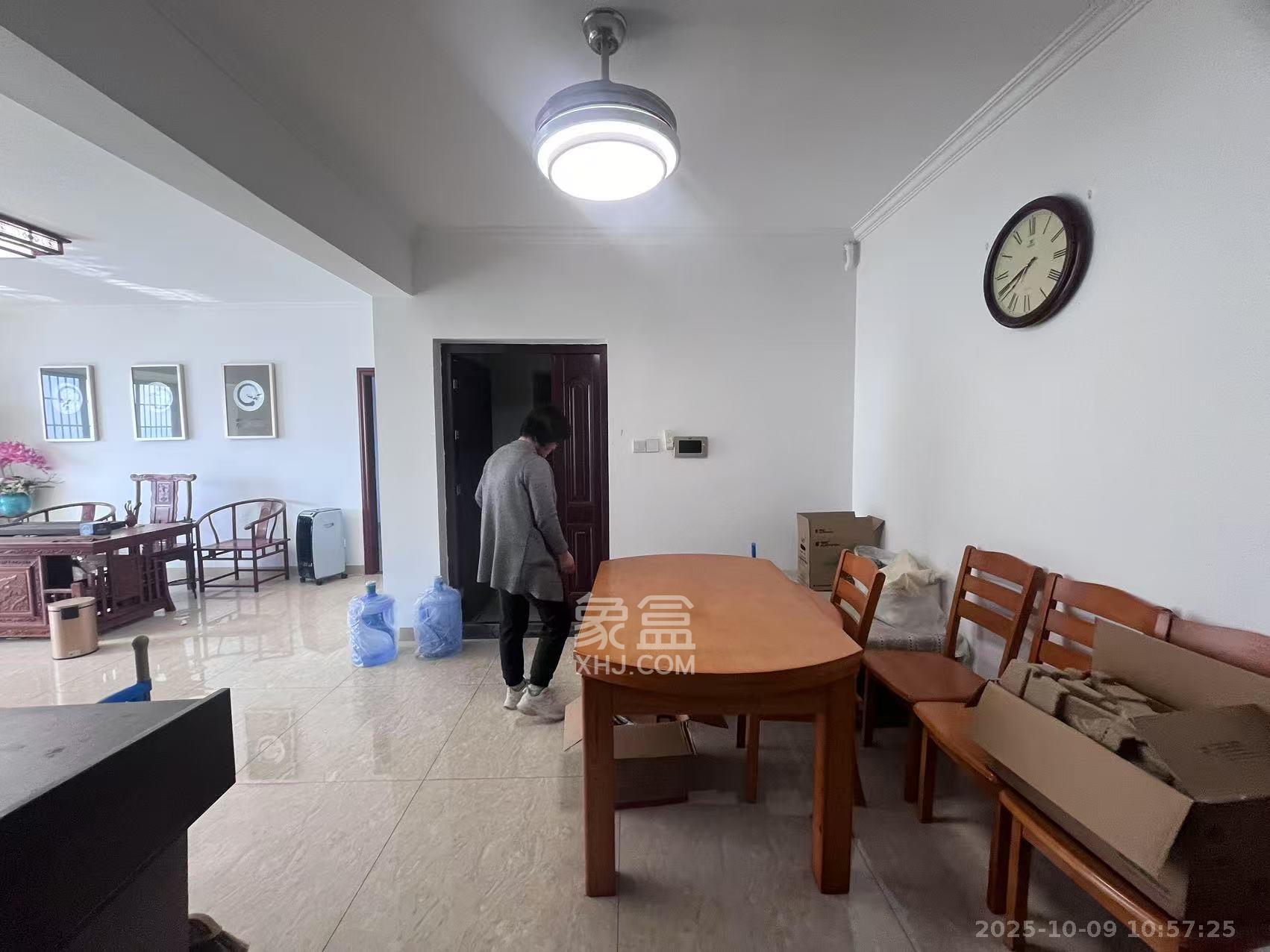 财富港湾(绿领大厦)  3室2厅1卫    2000.0元/月 财富港湾(绿领大厦)  3室2厅1卫    2000.0元/月室内图