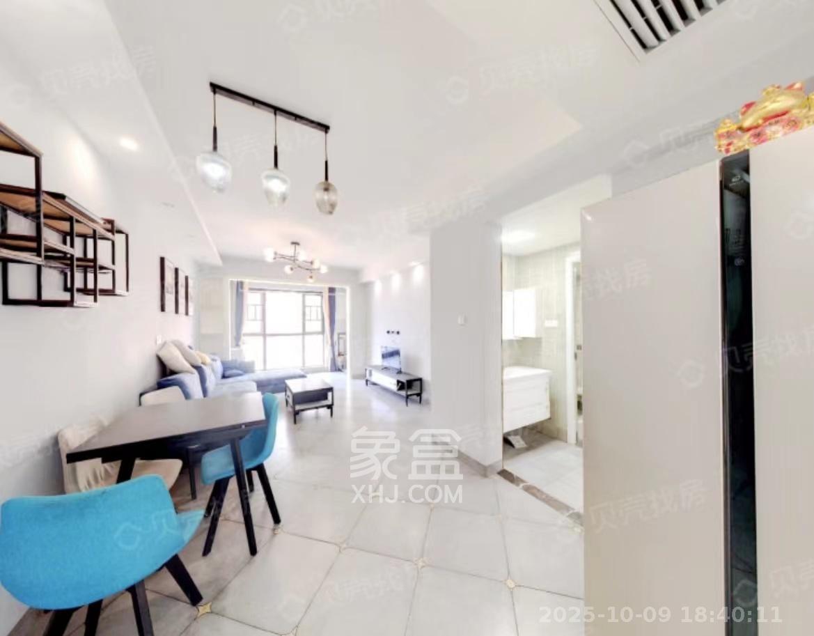 绿地新都会  3室2厅1卫    2300.0元/月室内图