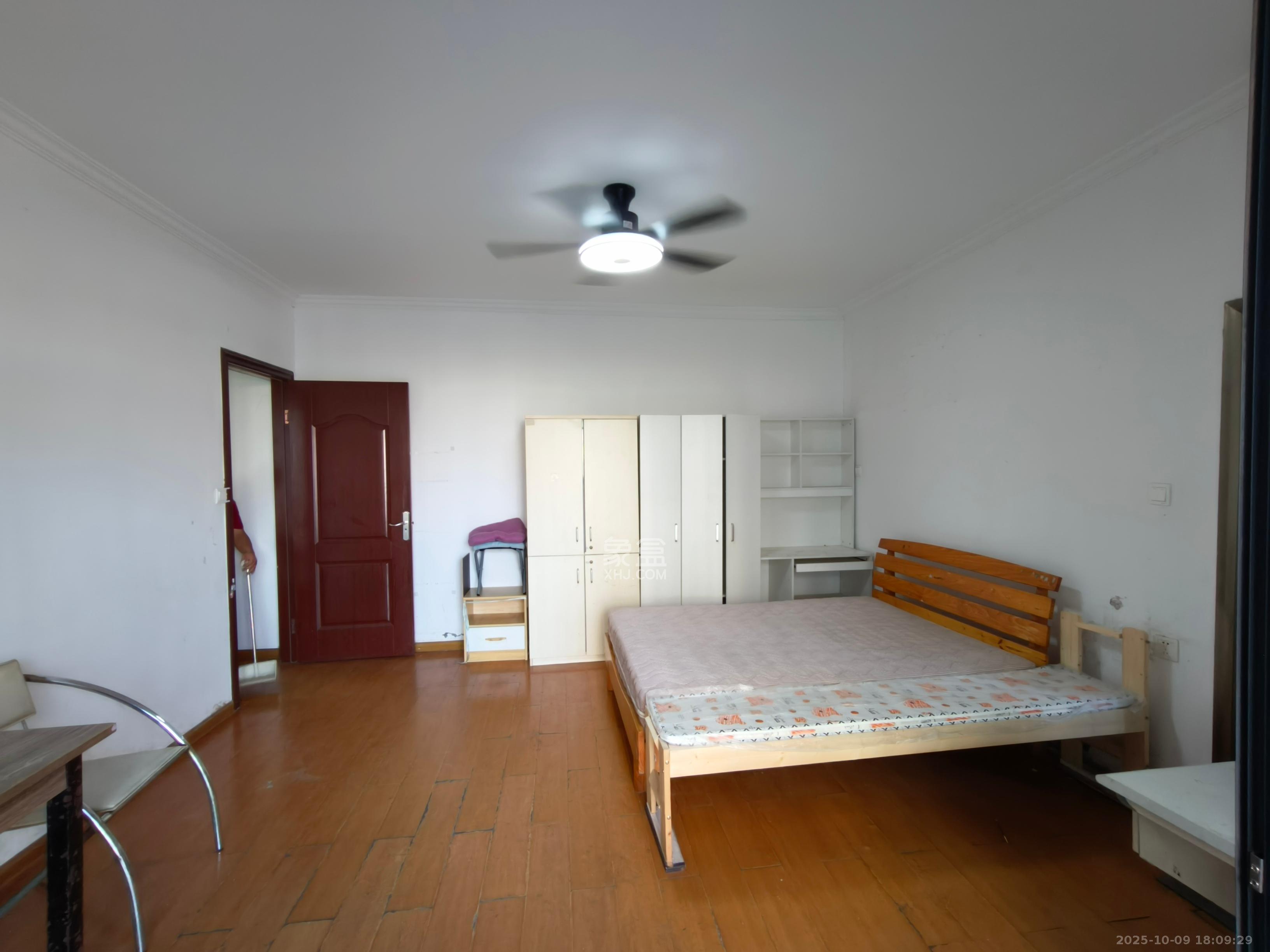 极目楚天  1室1厅1卫    1300.0元/月室内图