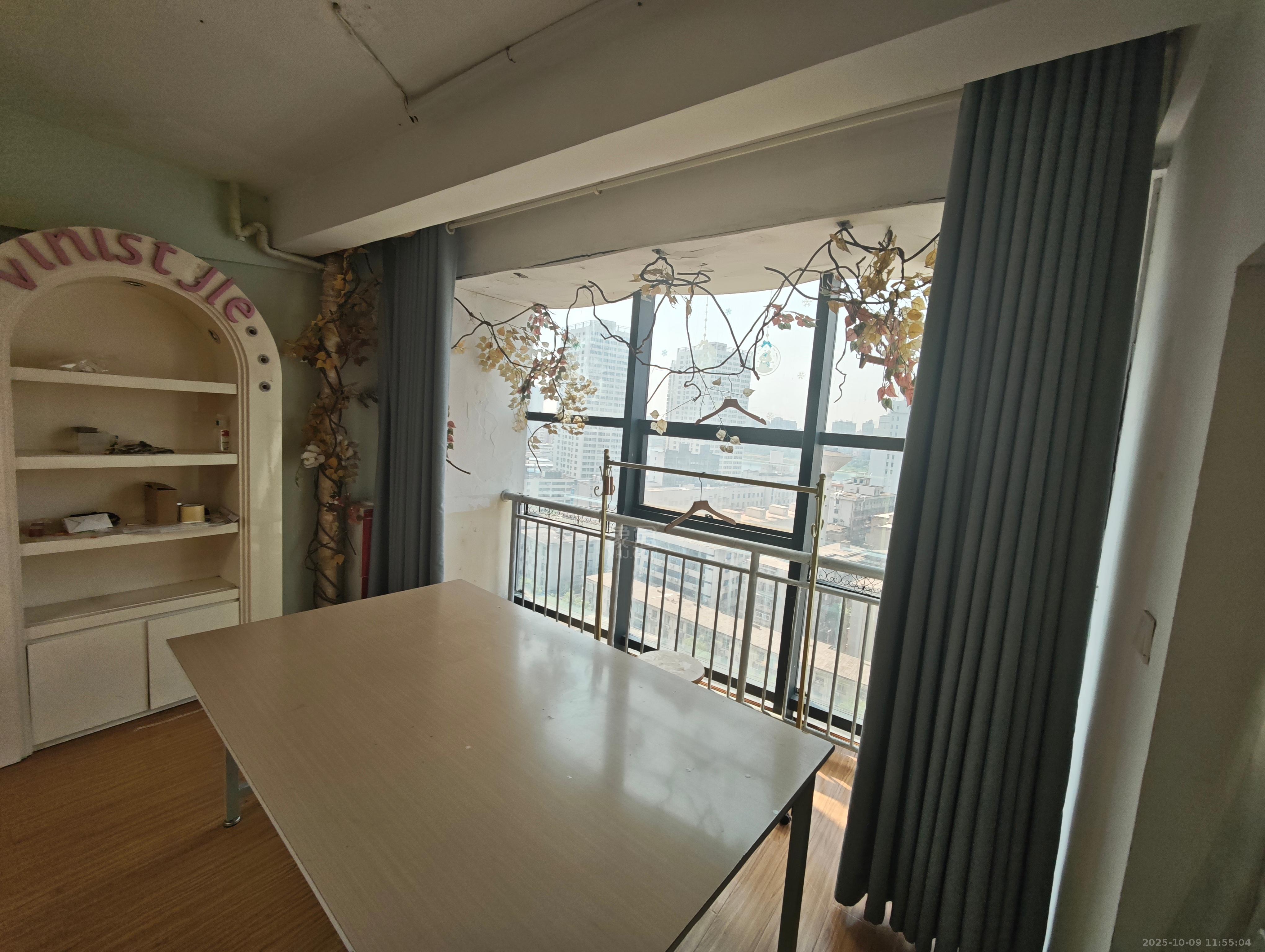 汉华国际 1室1厅1卫 1200.0元/月 汉华国际 1室1厅1卫 1200.0元/月室内图