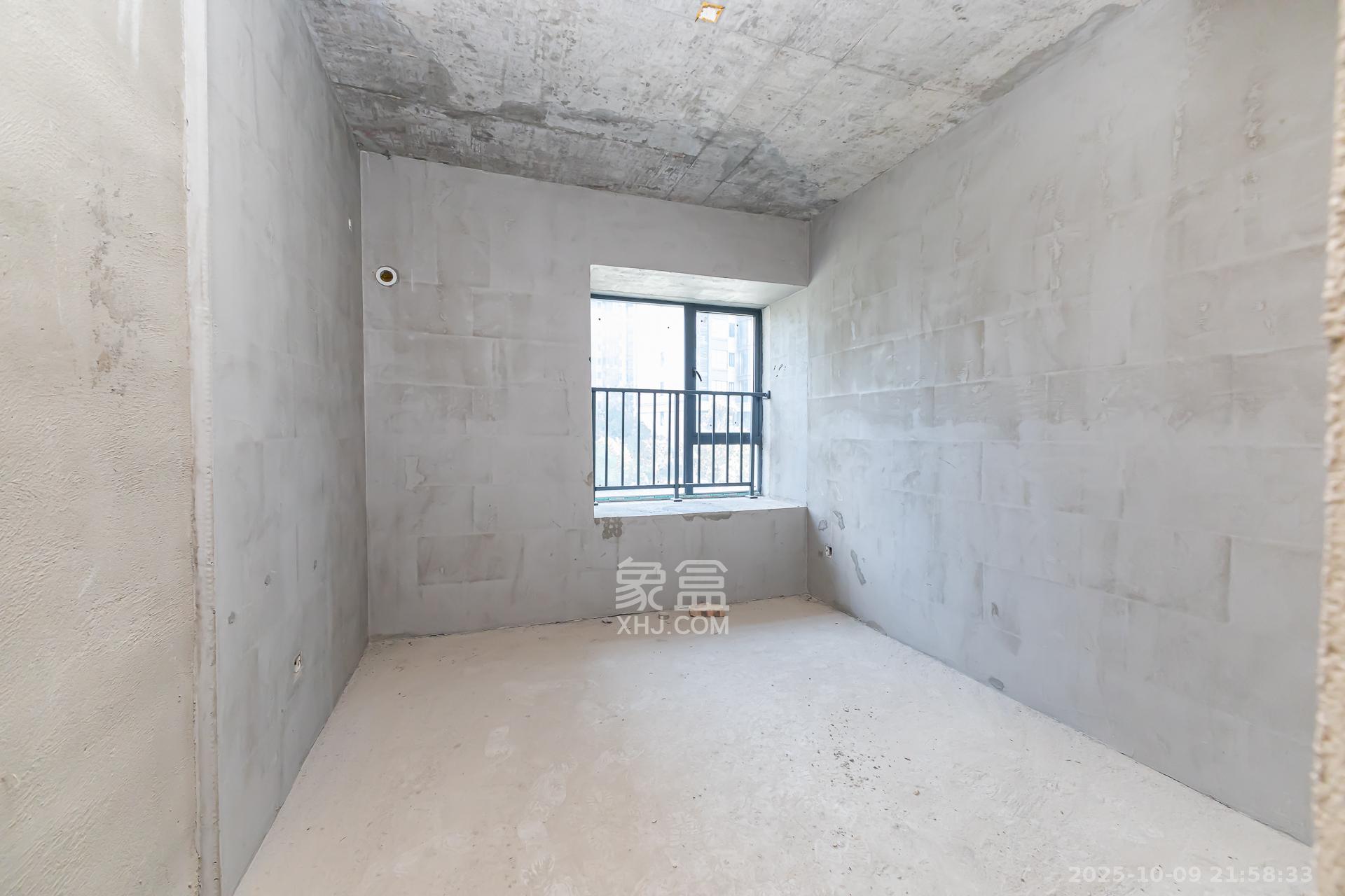 润和滨江广场（润和中央广场）  4室2厅2卫    83.8万卧室