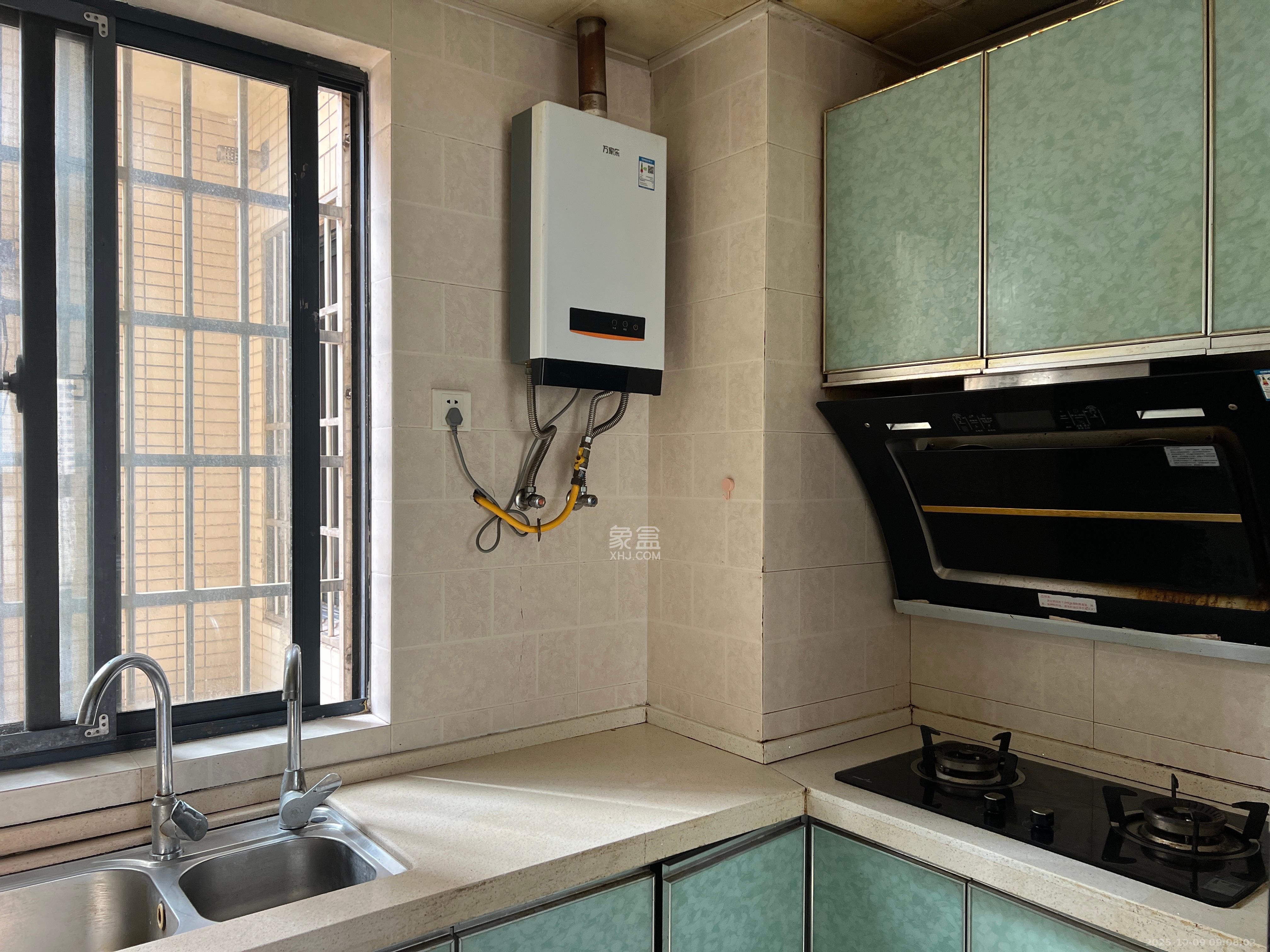 钰龙天下一期  3室2厅1卫    2600.0元/月