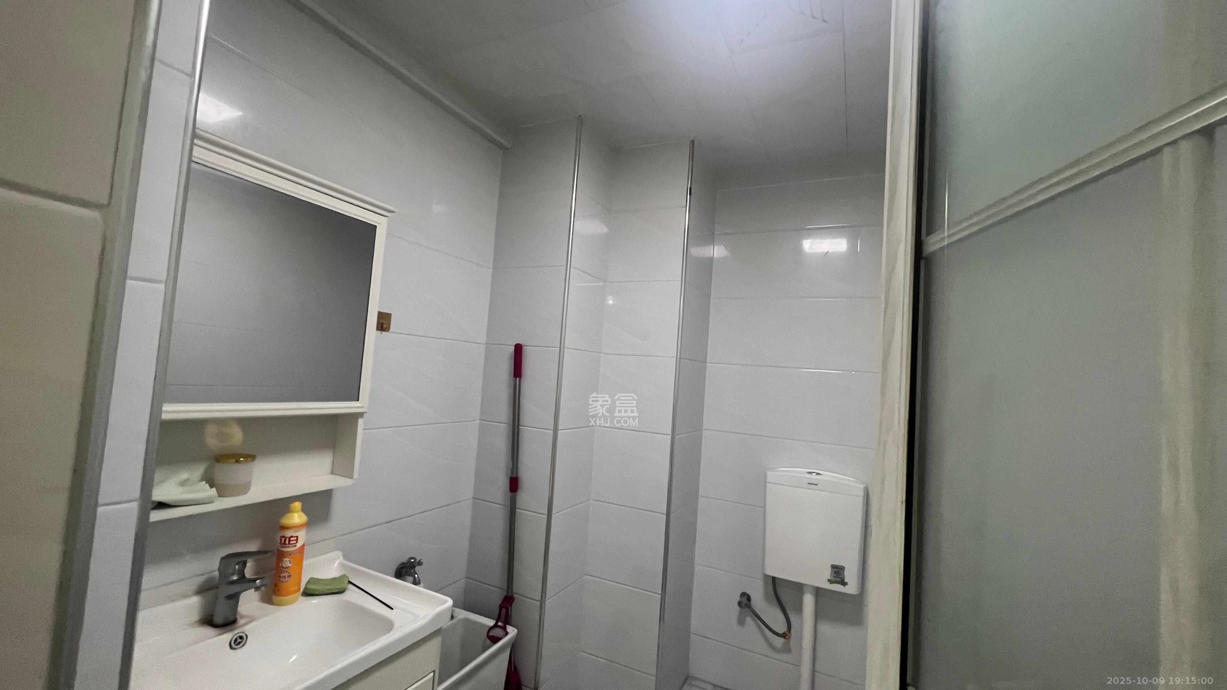 复地星光天地 1室2厅1卫 3500.0元/月 复地星光天地 1室2厅1卫 3500.0元/月室内图