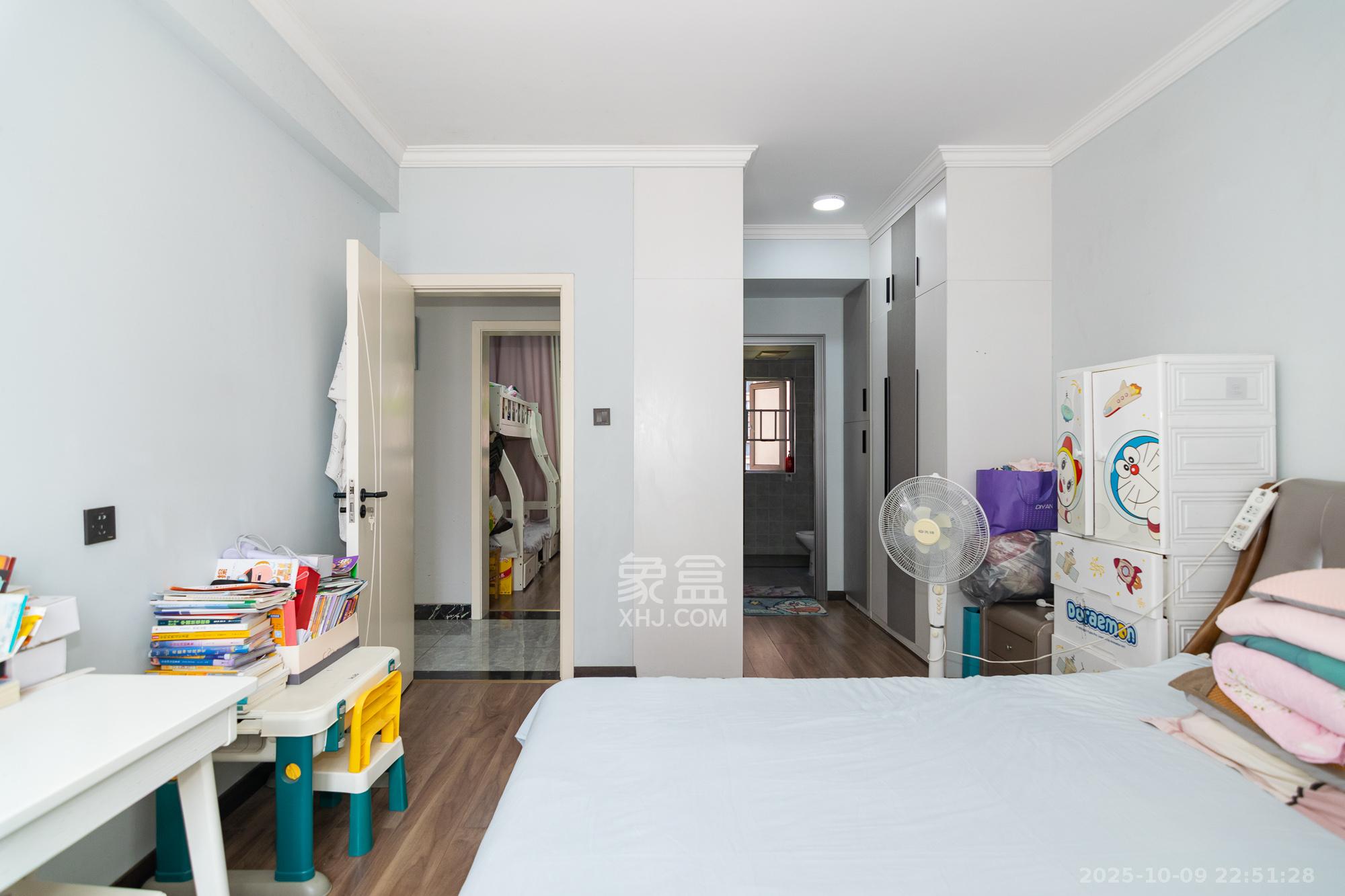 新城国际花都  3室2厅2卫    81.8万卧室