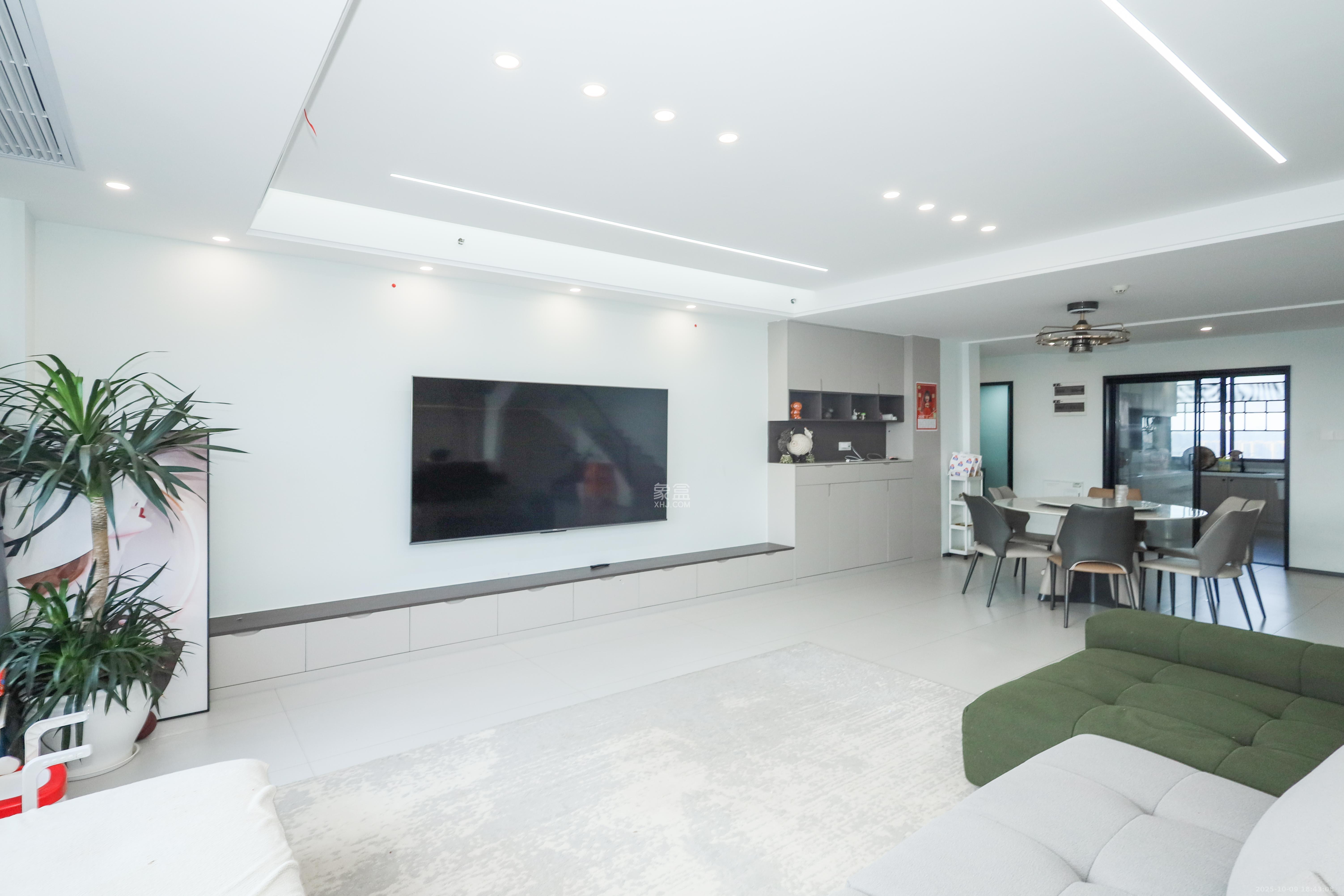 建发央著  4室2厅2卫    328.0万客厅