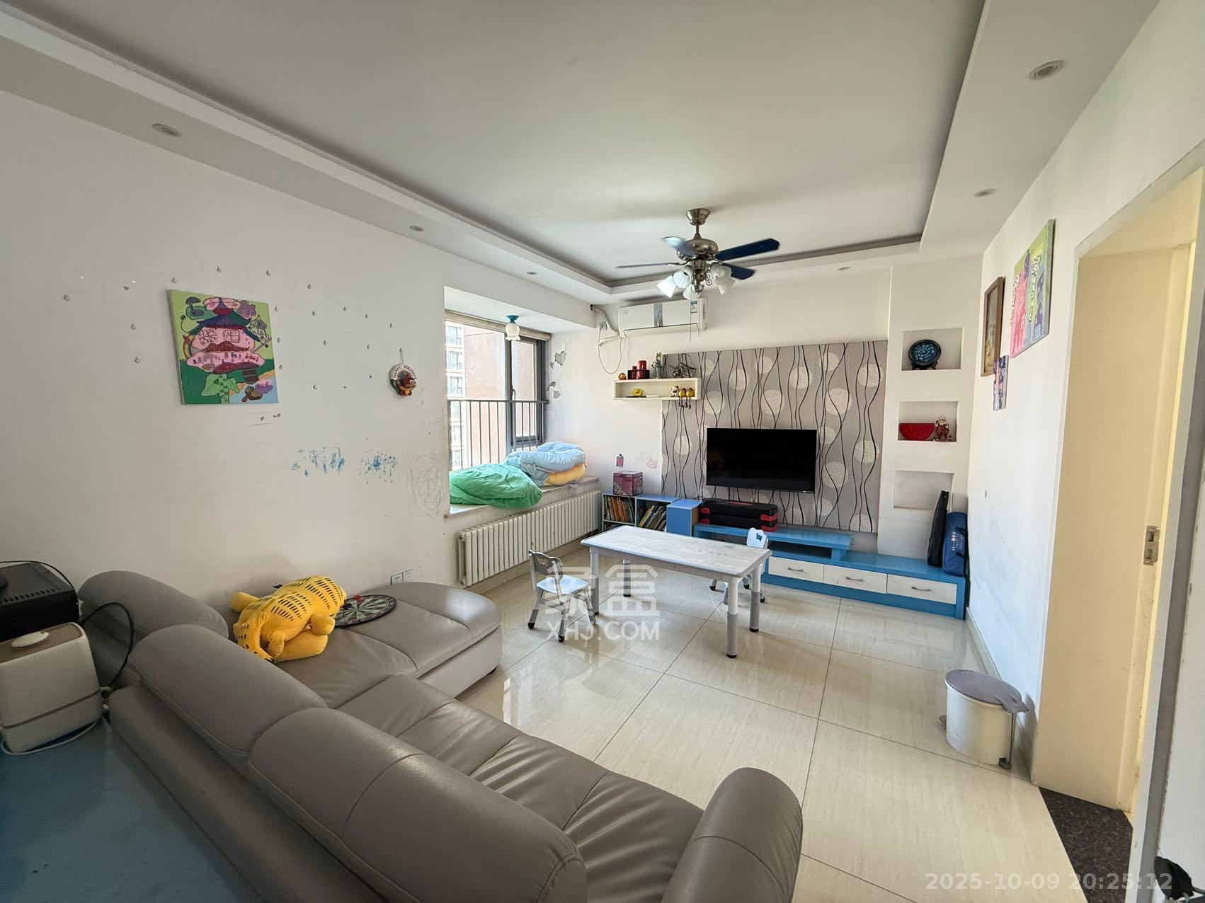 怡海星城  1室2厅1卫    1800.0元/月室内图