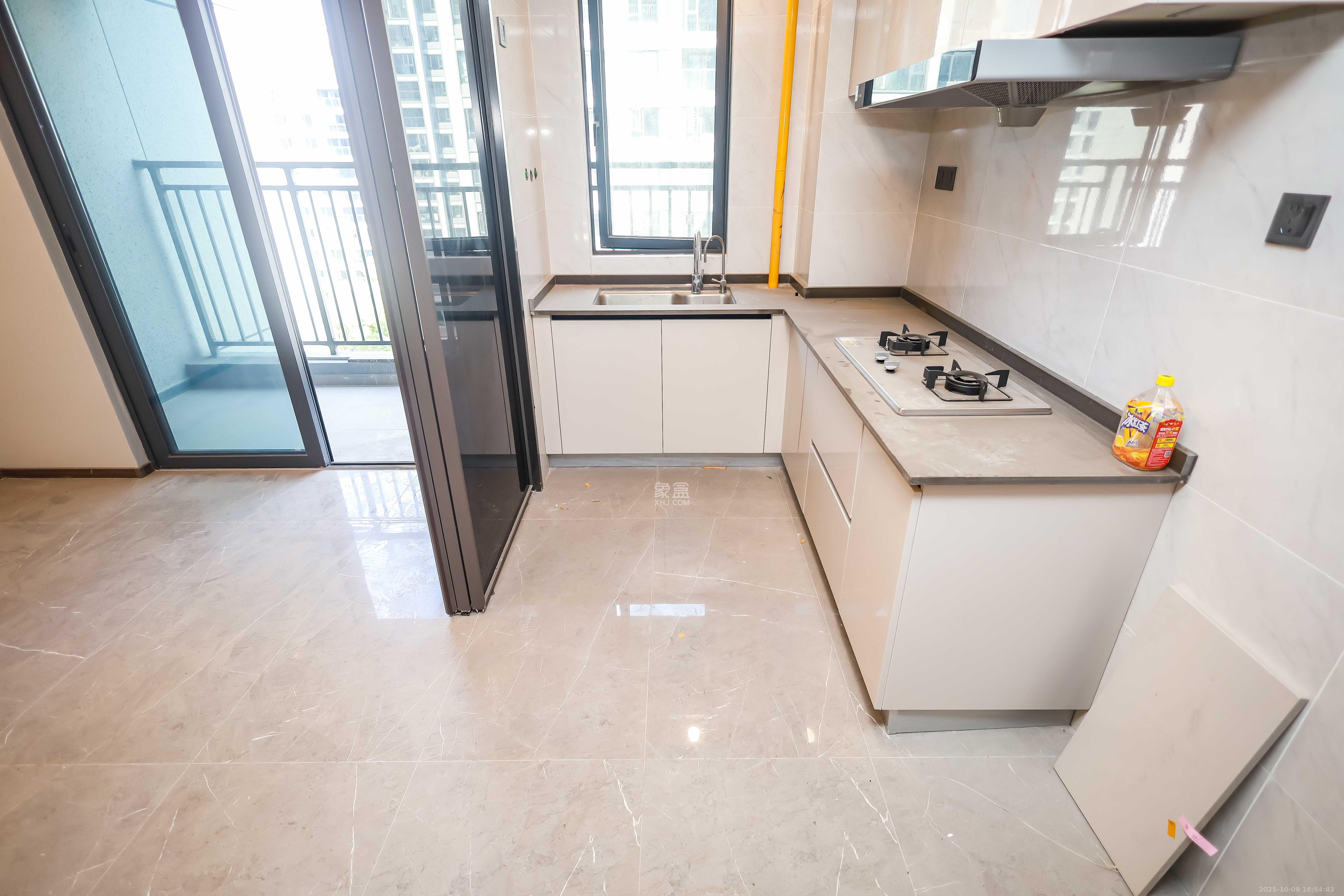 龙湖舜山府  4室2厅2卫    210.0万 龙湖舜山府  4室2厅2卫    210.0万厨房