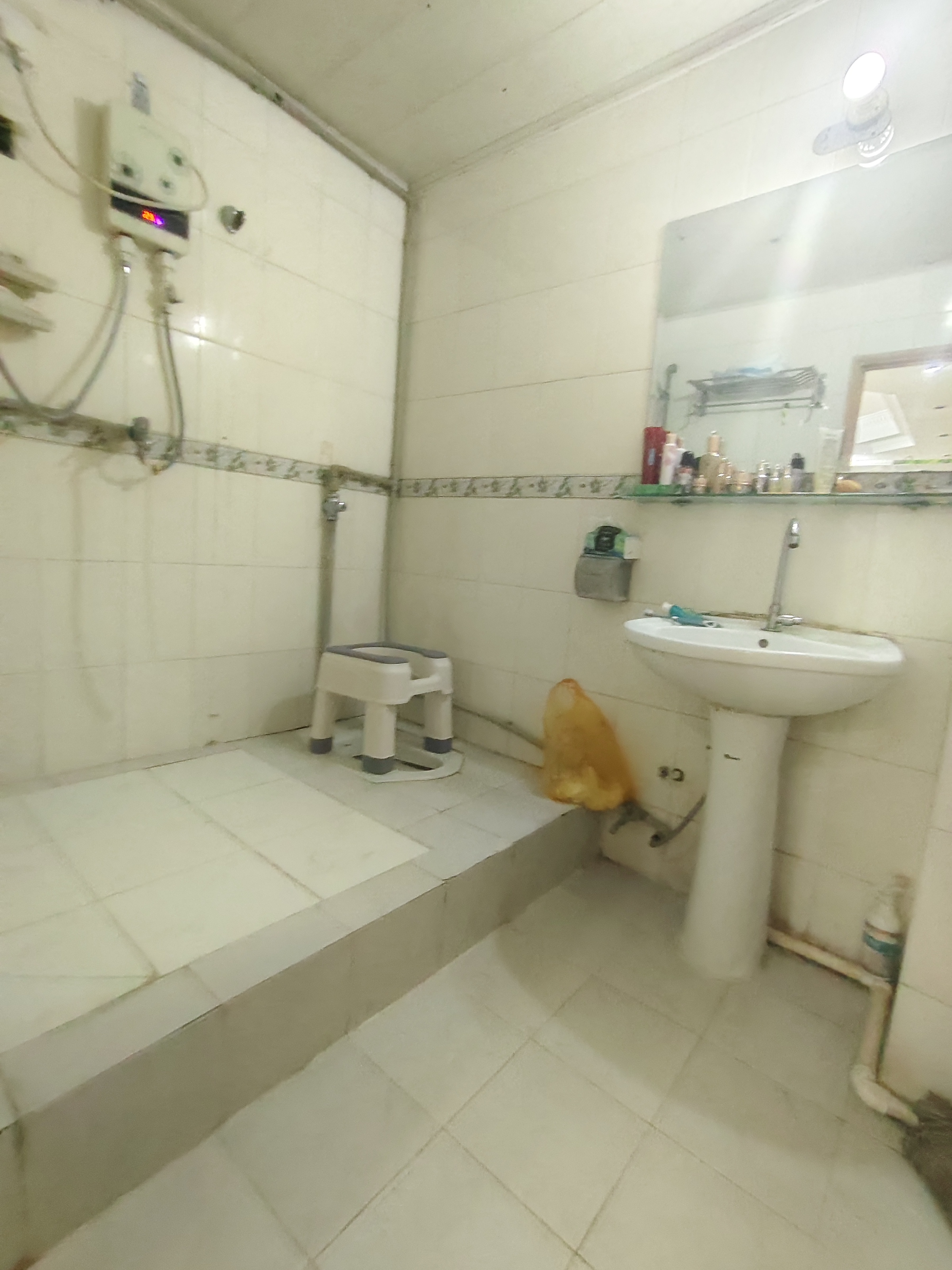 昌茂花园 3室2厅2卫 2500.0元/月 昌茂花园 3室2厅2卫 2500.0元/月室内图