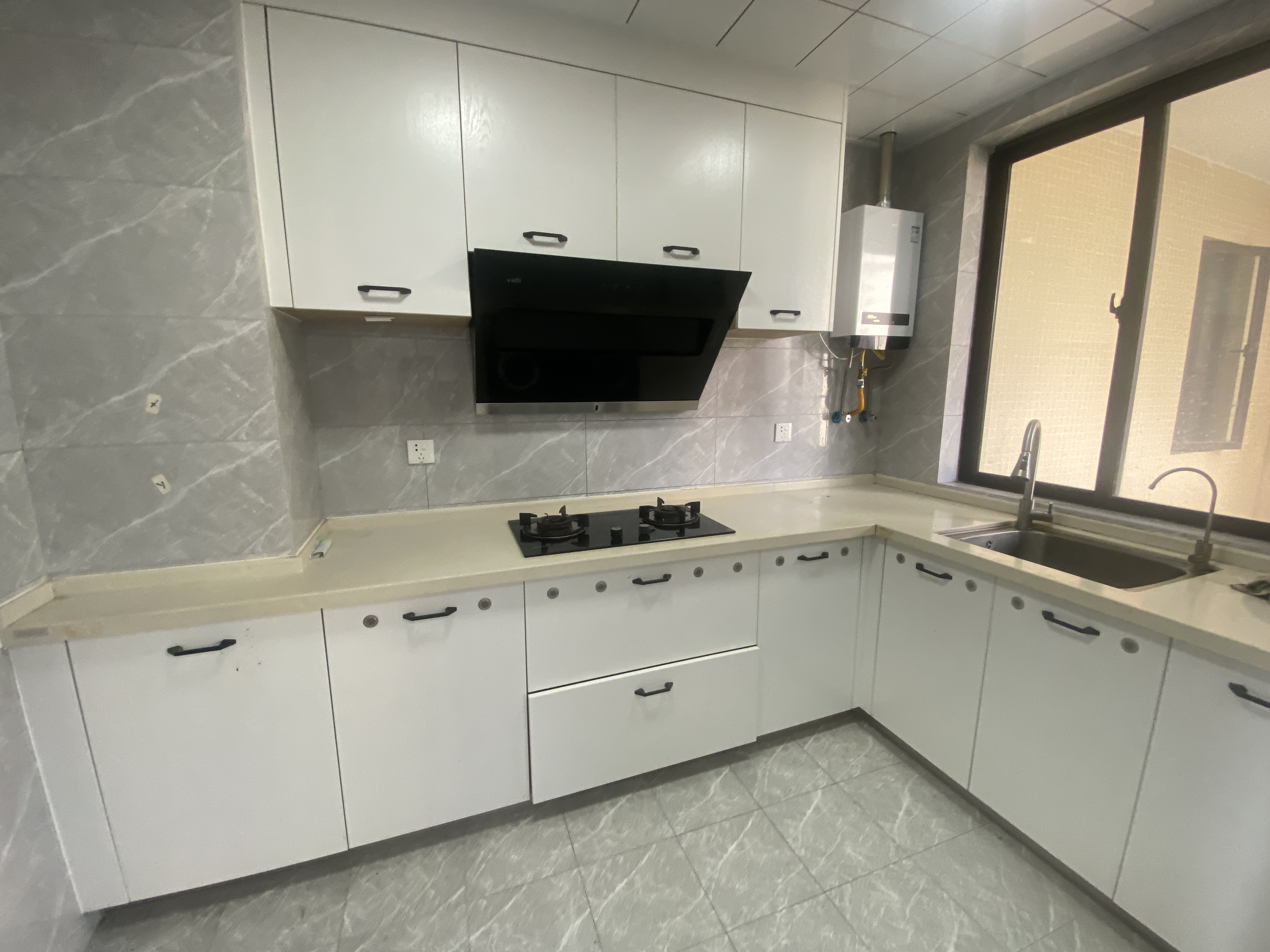 和风家园二期碧海居  4室2厅2卫    2800.0元/月室内图