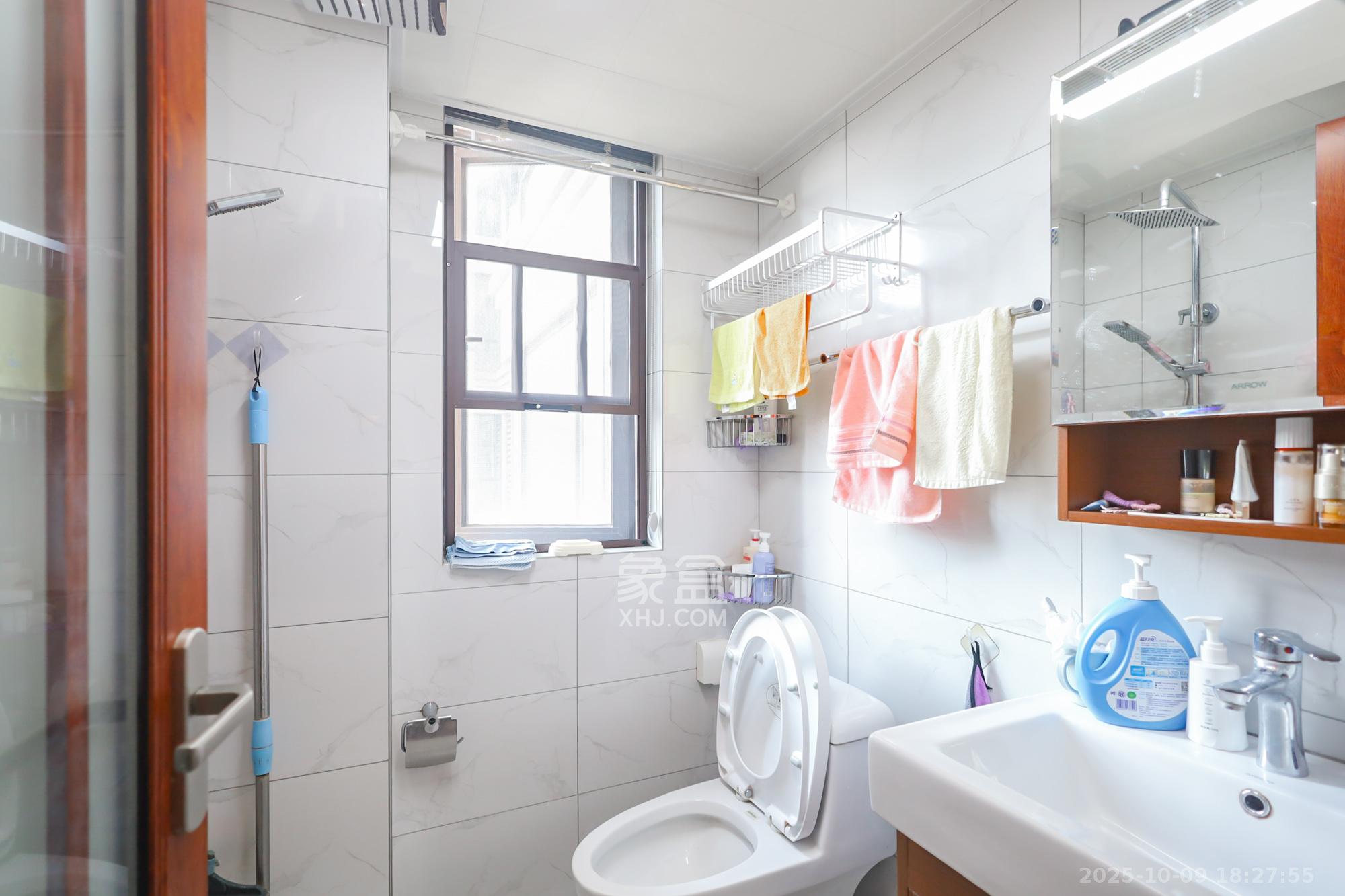 保利西海岸B区  3室2厅2卫    175.0万 保利西海岸B区  3室2厅2卫    175.0万卫生间