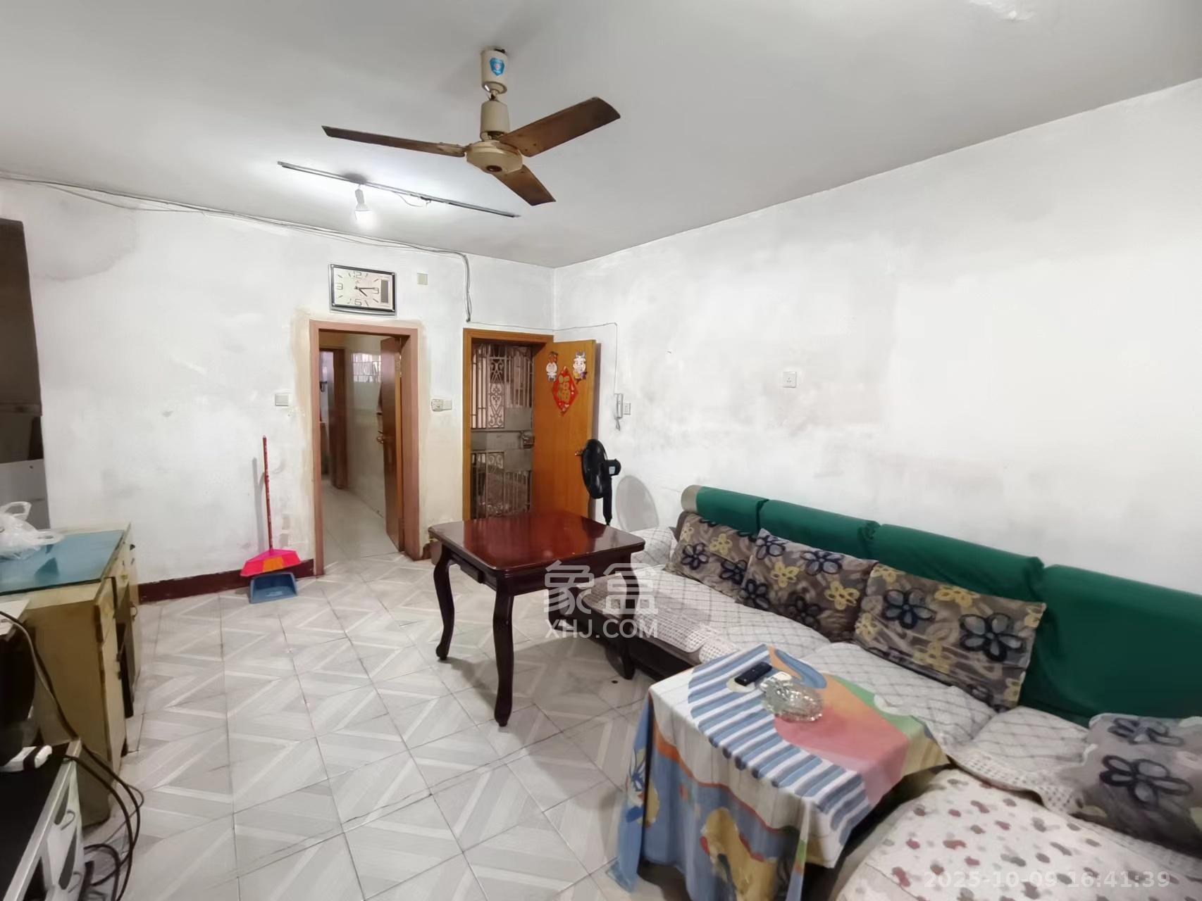 雅泰花园  3室2厅2卫    2200.0元/月室内图