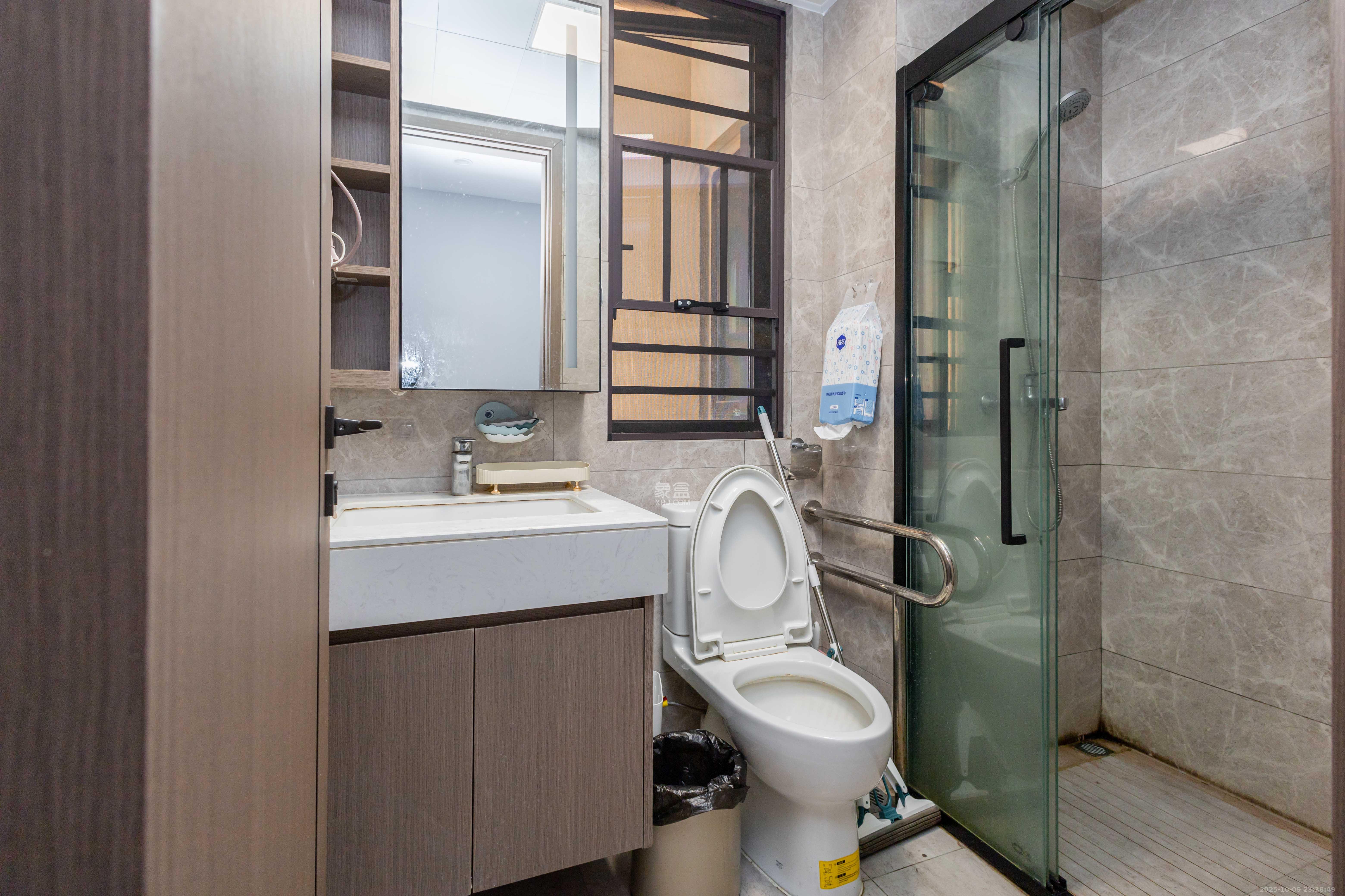 金茂建发观悦 3室2厅1卫 160.0万 金茂建发观悦 3室2厅1卫 160.0万卫生间