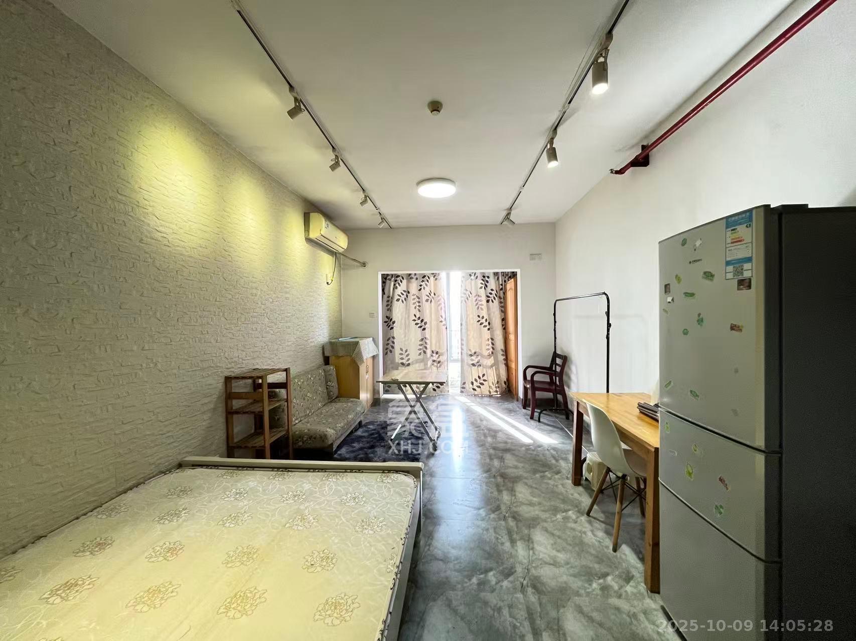 保利麓谷林语I区  1室1厅1卫    1300.0元/月