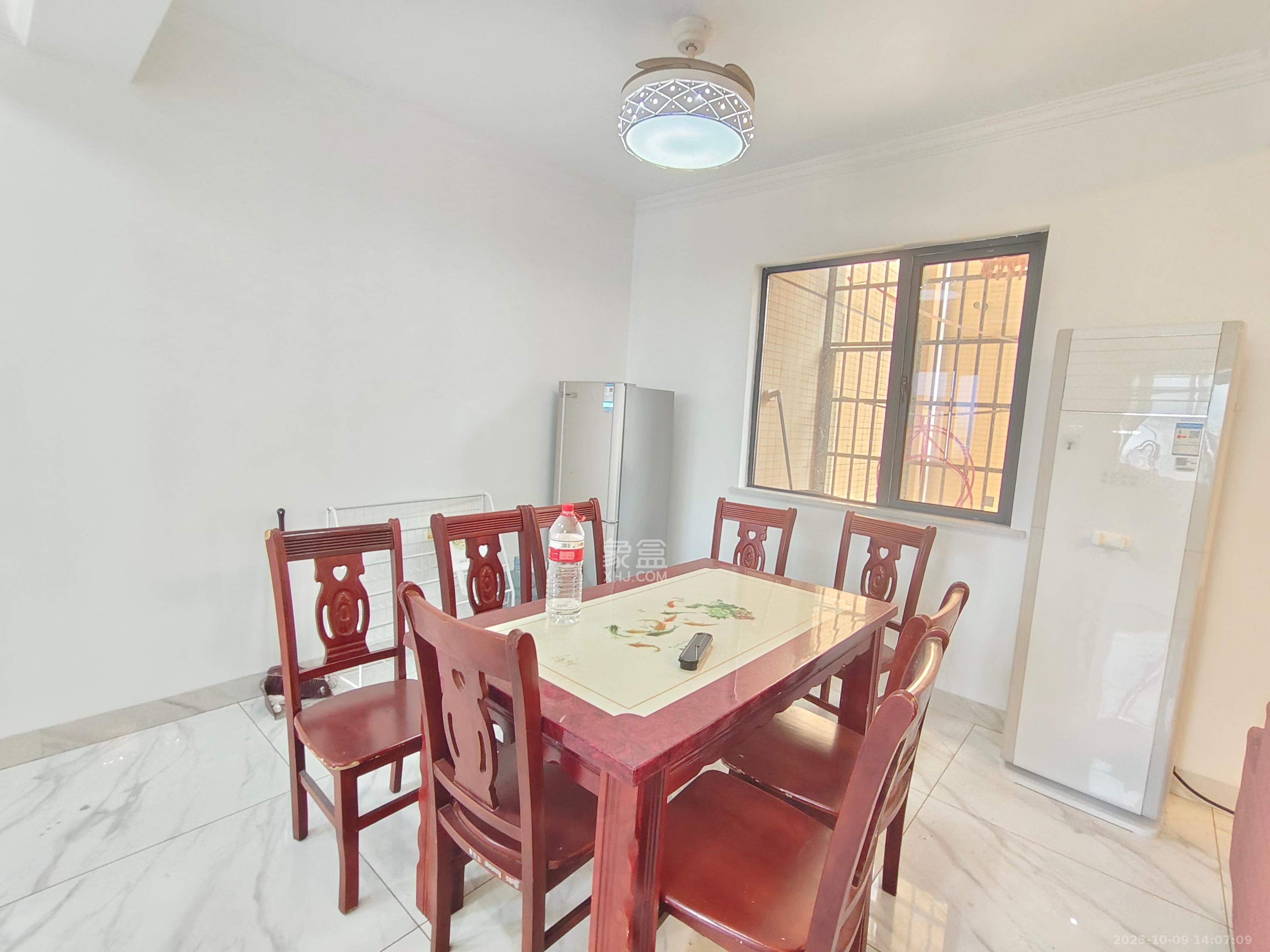 德惠雅苑(众星湘港公馆) 3室2厅2卫 2100.0元/月 德惠雅苑(众星湘港公馆) 3室2厅2卫 2100.0元/月室内图