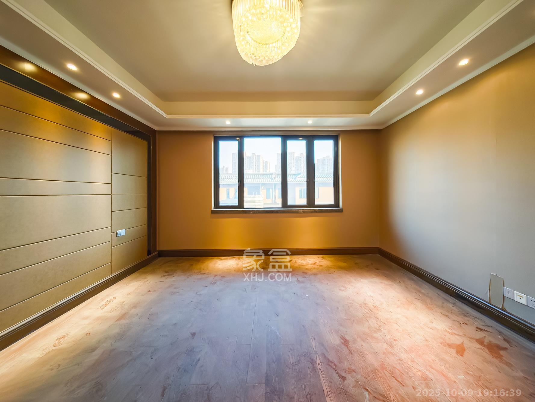 恒大御景天下城一期  4室2厅3卫    268.0万 恒大御景天下城一期  4室2厅3卫    268.0万卧室