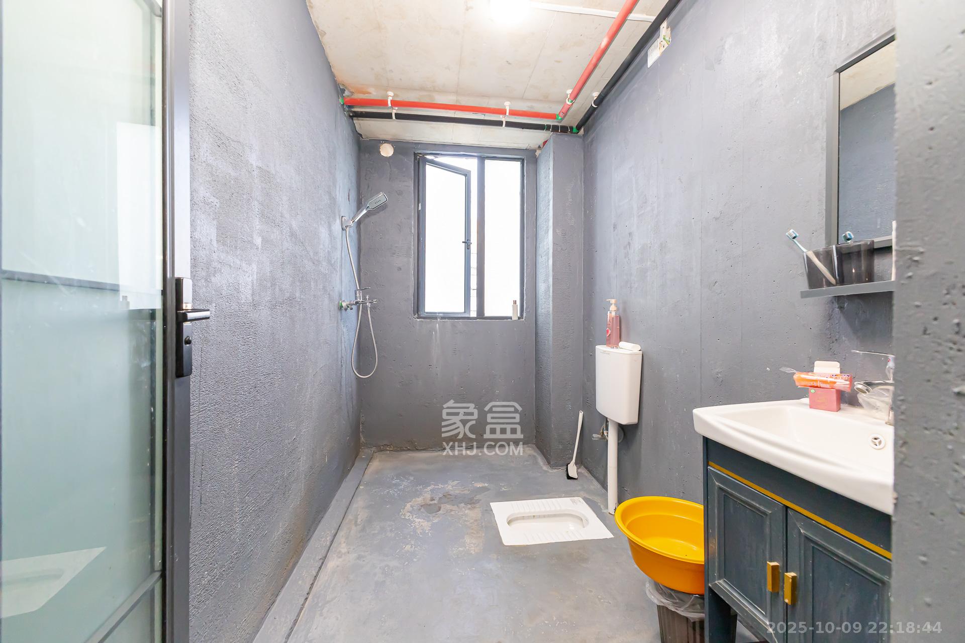 润和滨江广场（润和中央广场）  4室2厅2卫    113.8万卫生间