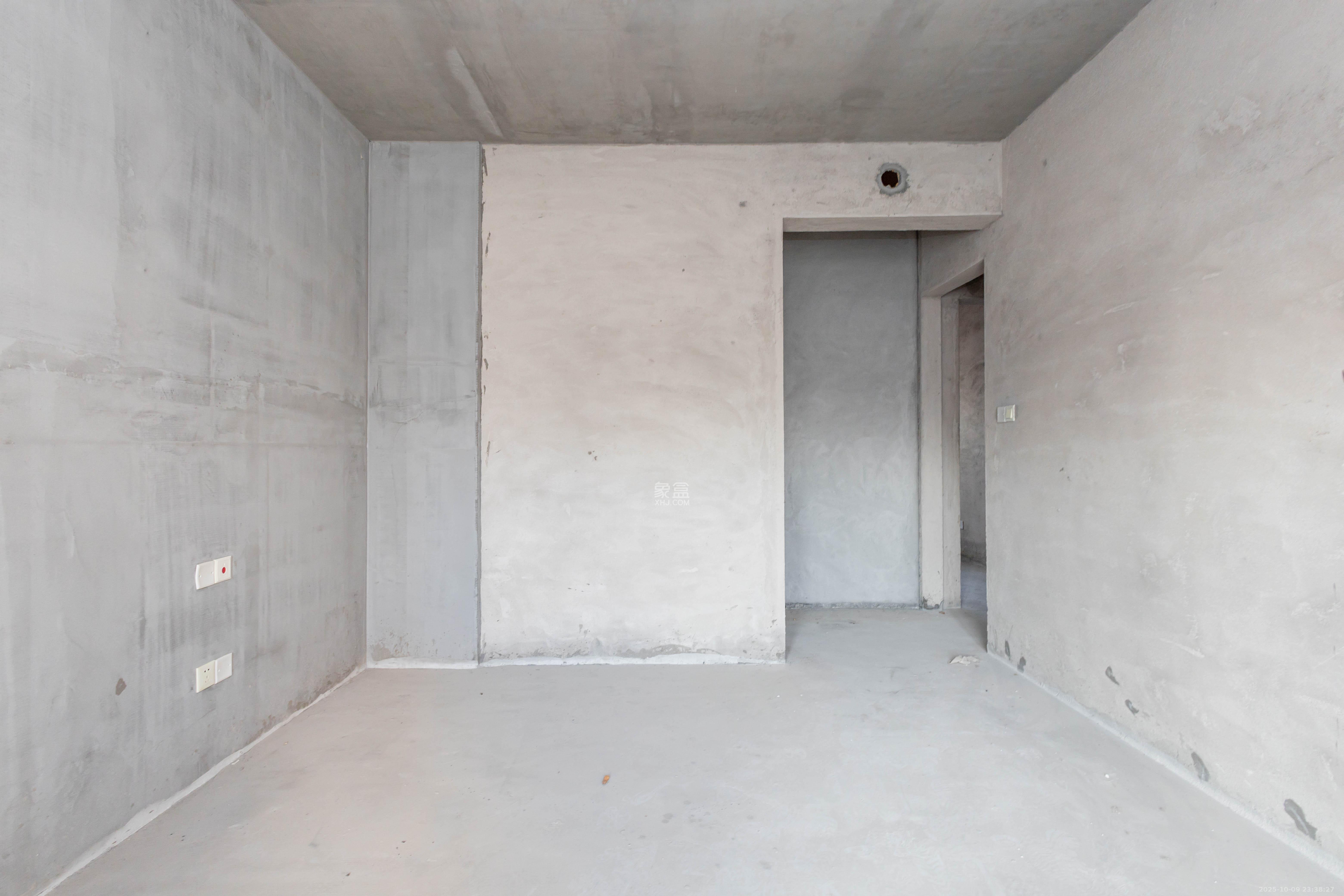 恒大江湾 3室1厅2卫 110.0万 恒大江湾 3室1厅2卫 110.0万卧室