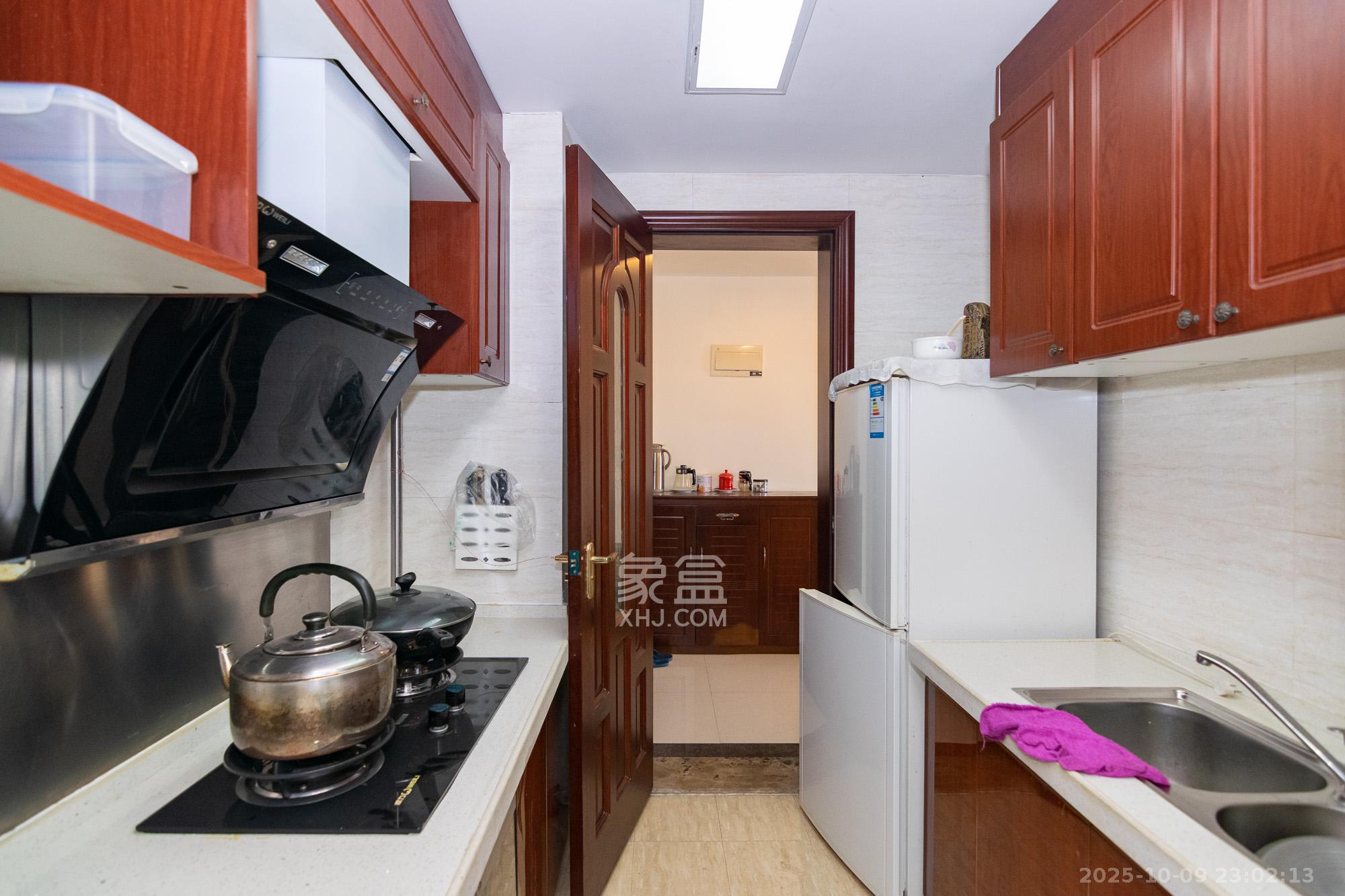 富基世纪公园  4室2厅1卫    65.0万厨房