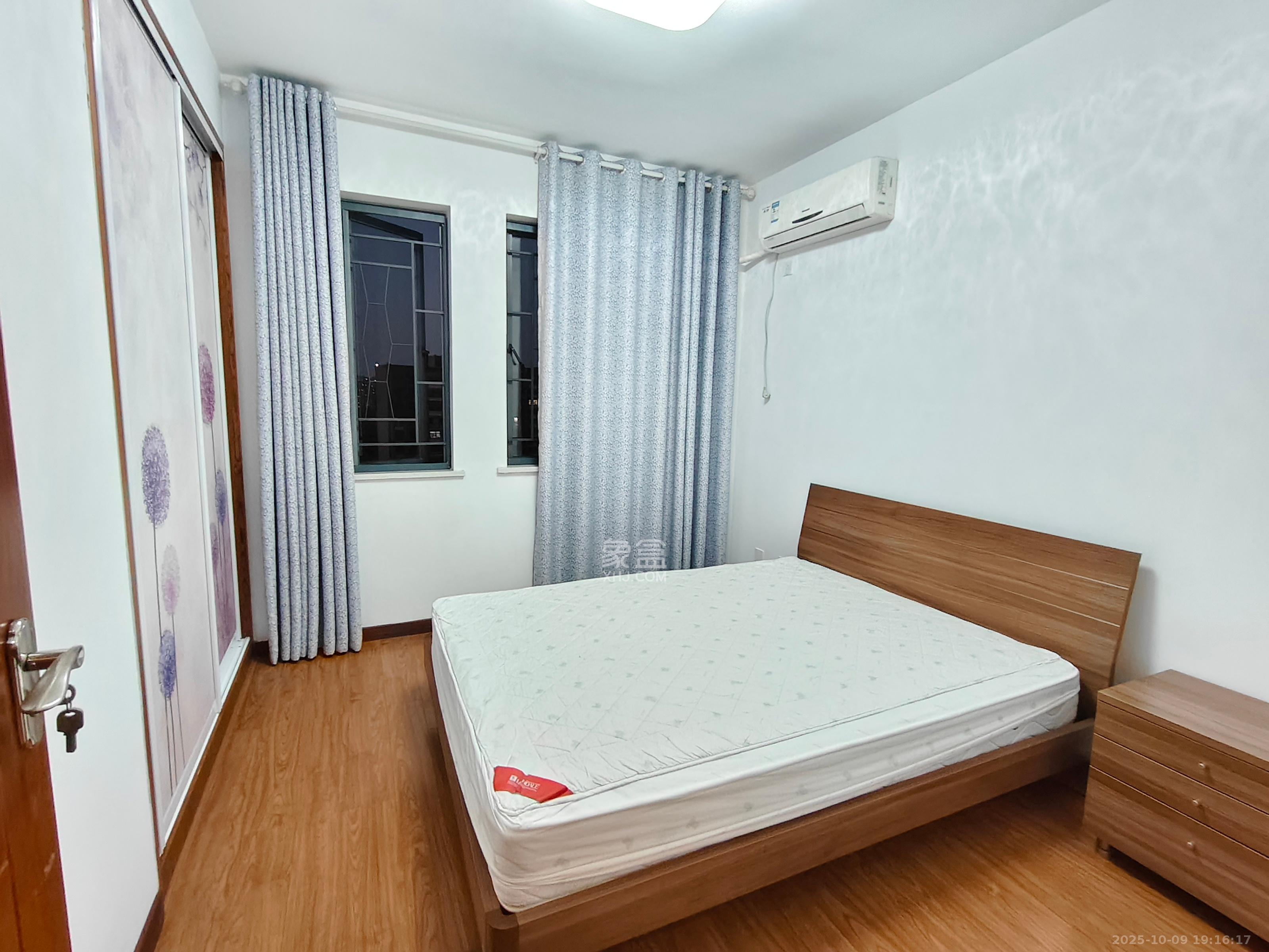 山水嘉园 4室2厅2卫 2500.0元/月 山水嘉园 4室2厅2卫 2500.0元/月室内图