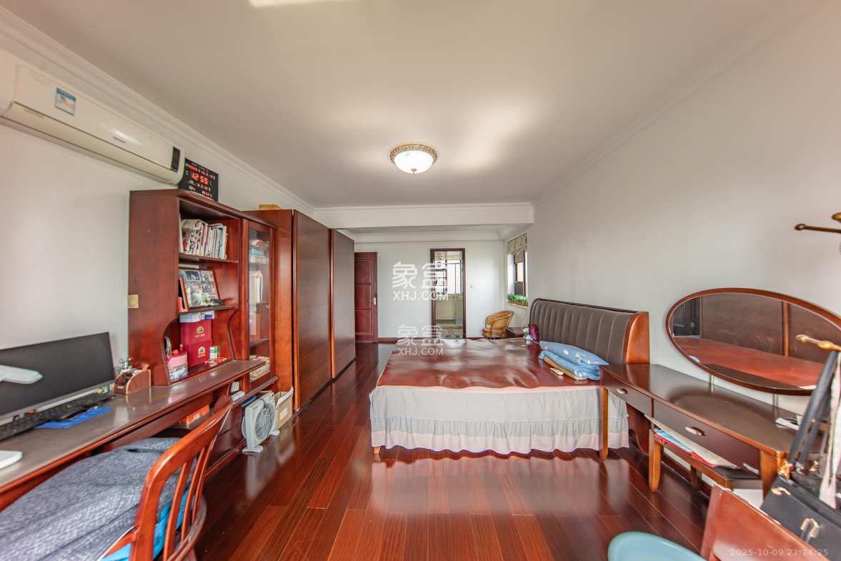 中海国际一期 4室2厅2卫 190.0万 中海国际一期 4室2厅2卫 190.0万卧室