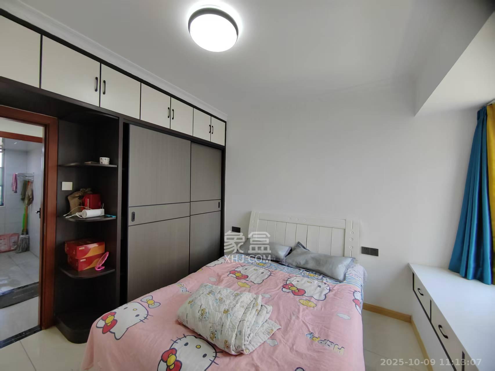 中粮鸿云  3室2厅2卫    2000.0元/月室内图