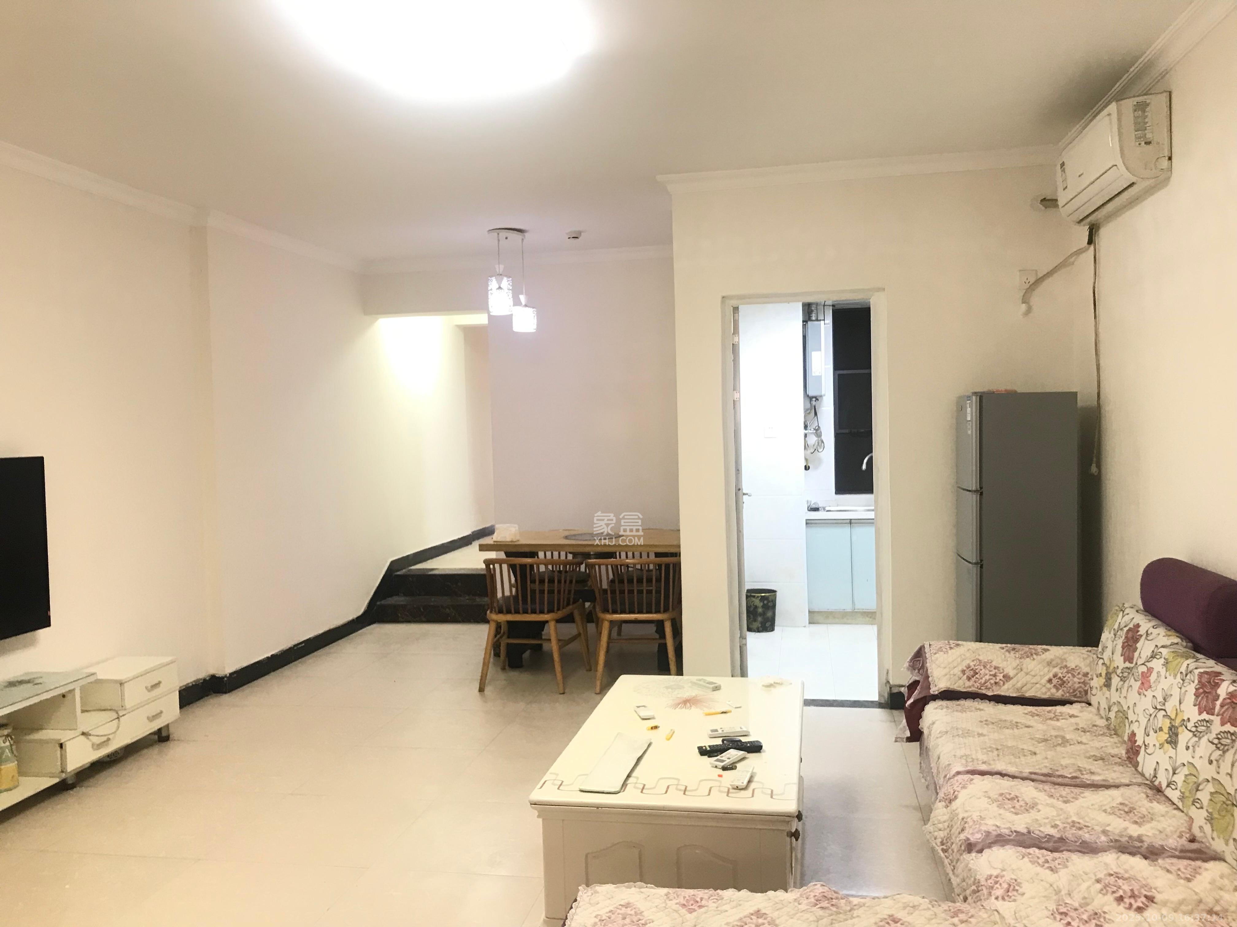 新长海广场  3室2厅1卫    1800.0元/月