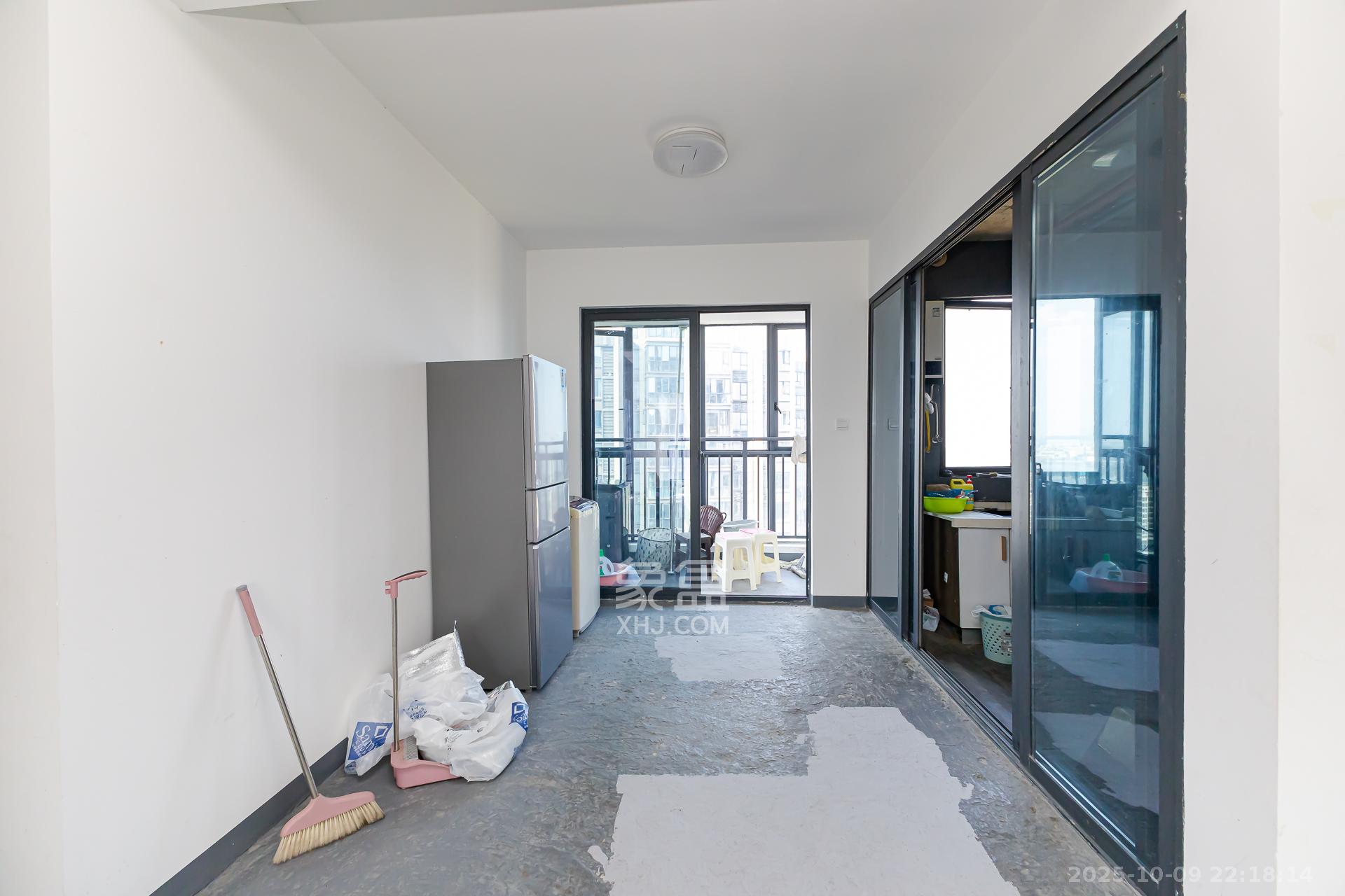 润和滨江广场（润和中央广场）  4室2厅2卫    113.8万客厅