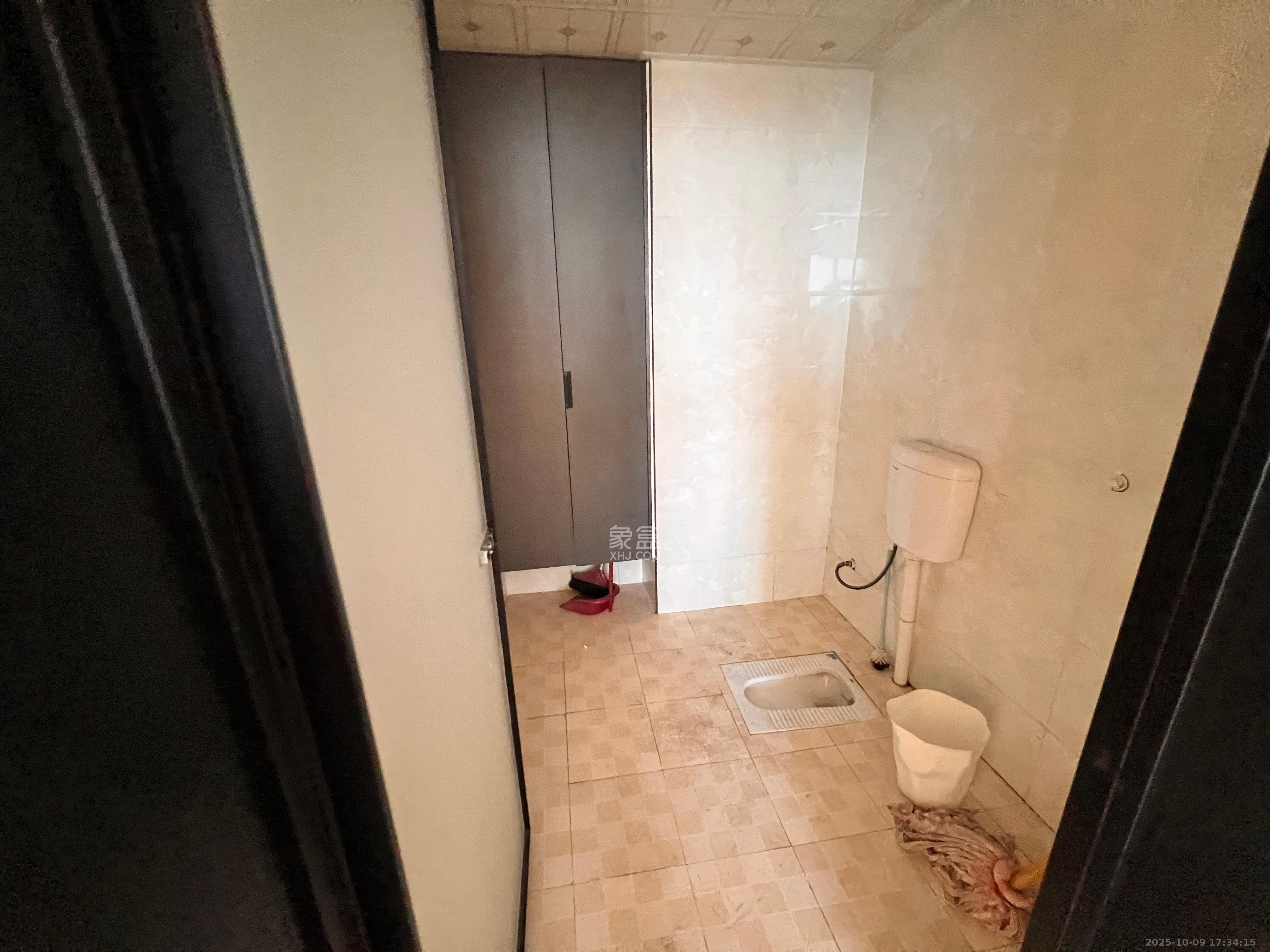 长房中庭国际(东郡华蓉广场) 1室1厅1卫 2500.0元/月 长房中庭国际(东郡华蓉广场) 1室1厅1卫 2500.0元/月室内图