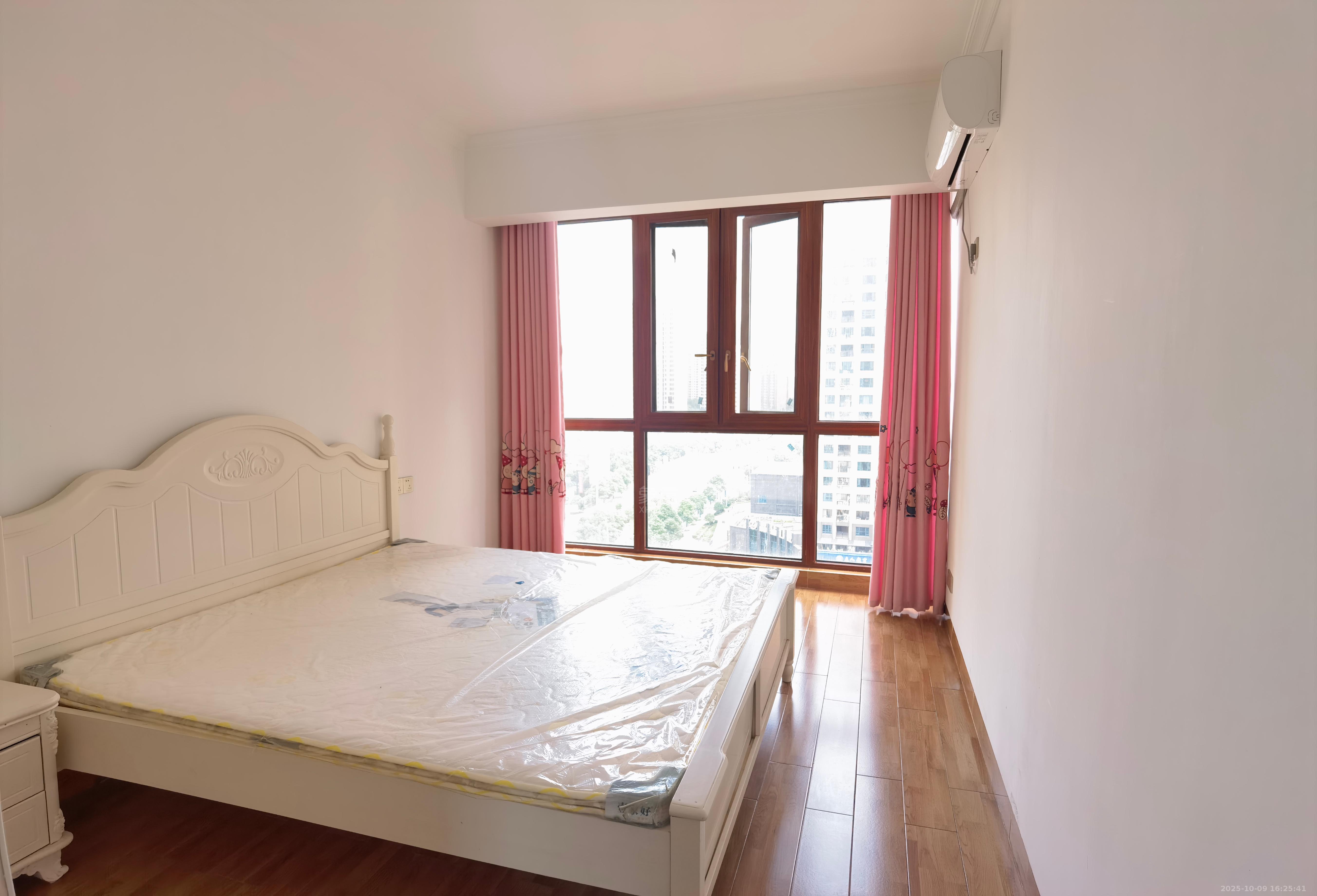 湖景名城 3室2厅2卫 2500.0元/月 湖景名城 3室2厅2卫 2500.0元/月室内图