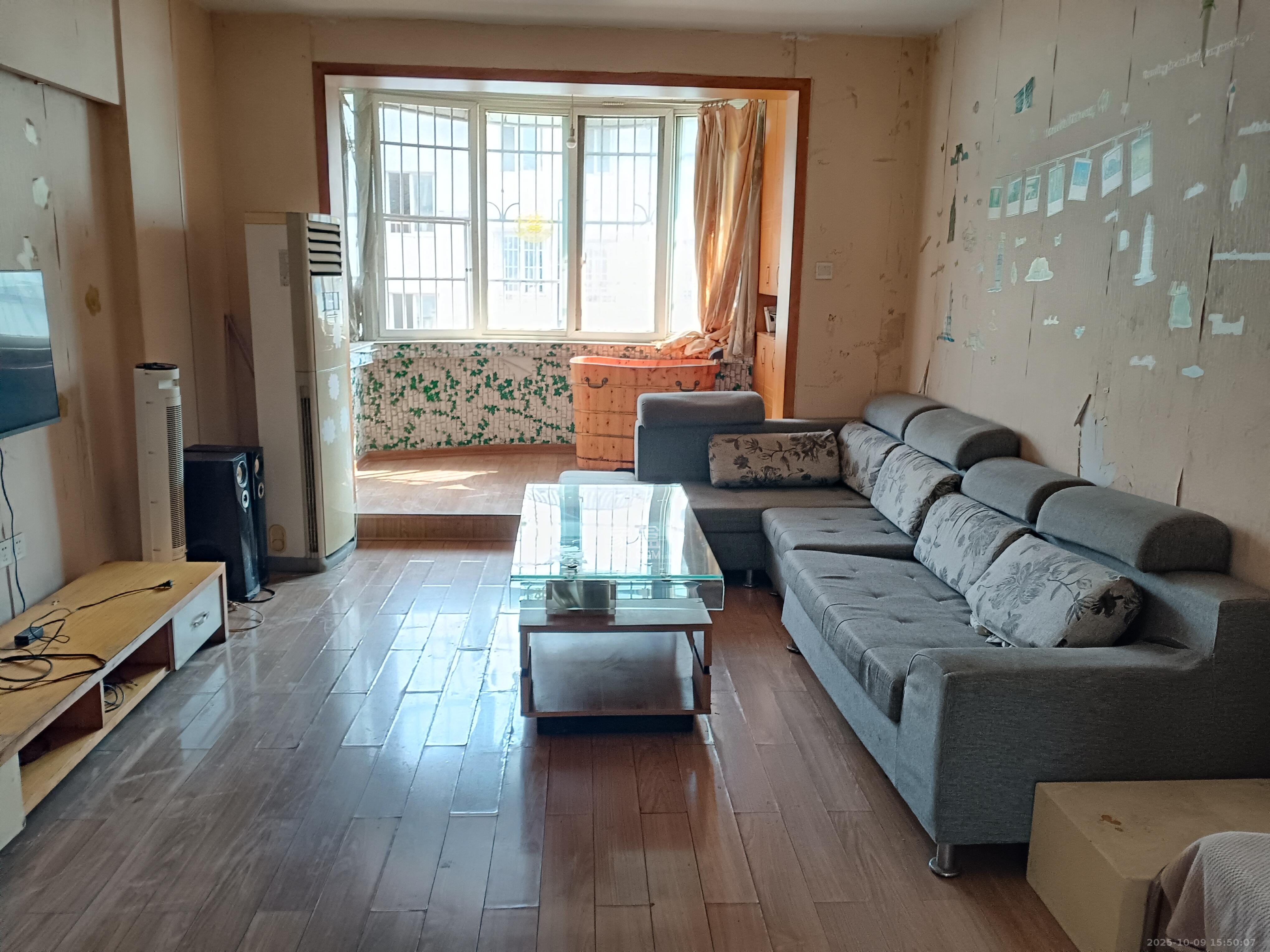 德润园  3室2厅2卫    1700.0元/月室内图