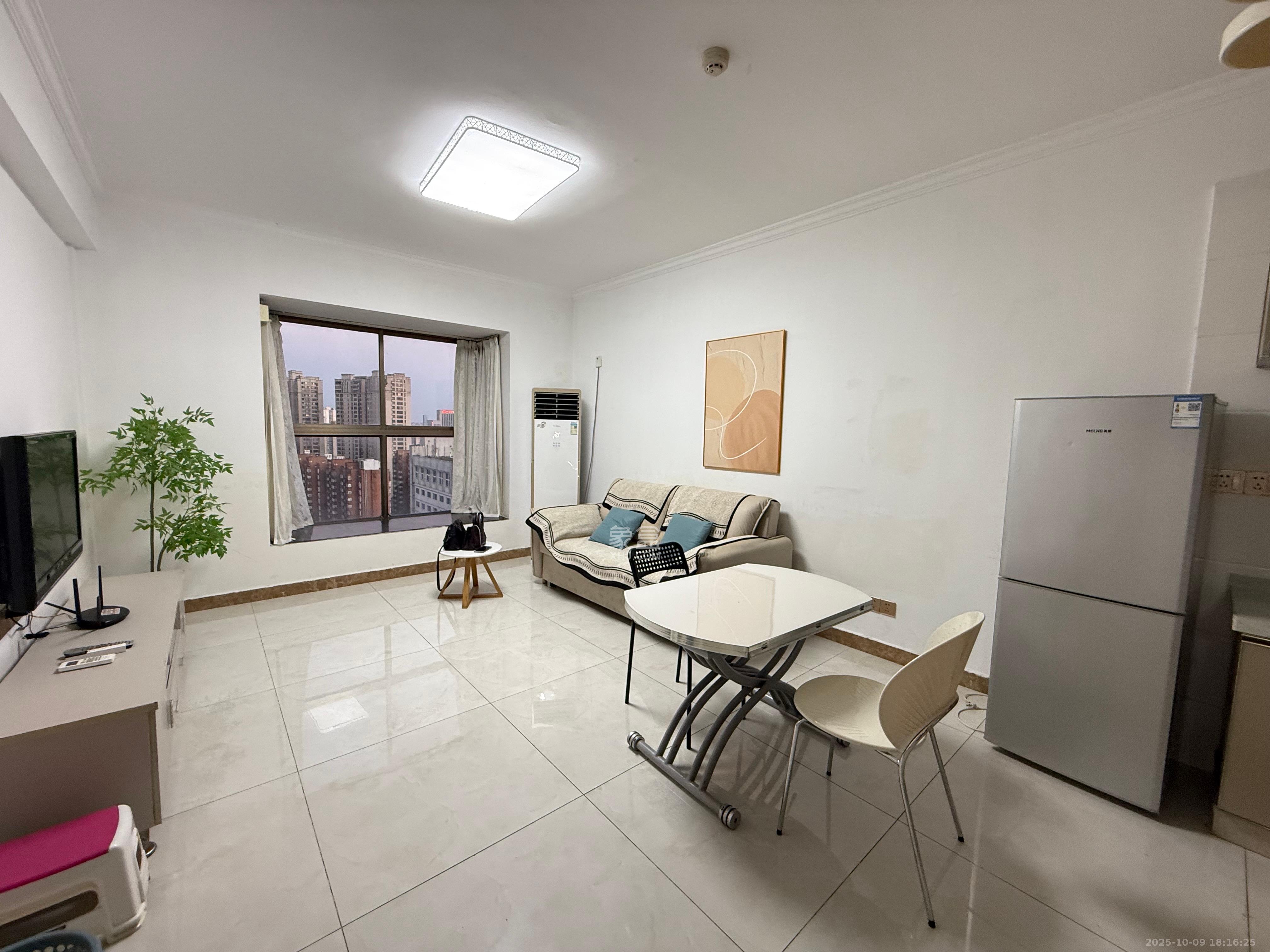 芙蓉同发 1室1厅1卫 2400.0元/月 芙蓉同发 1室1厅1卫 2400.0元/月室内图