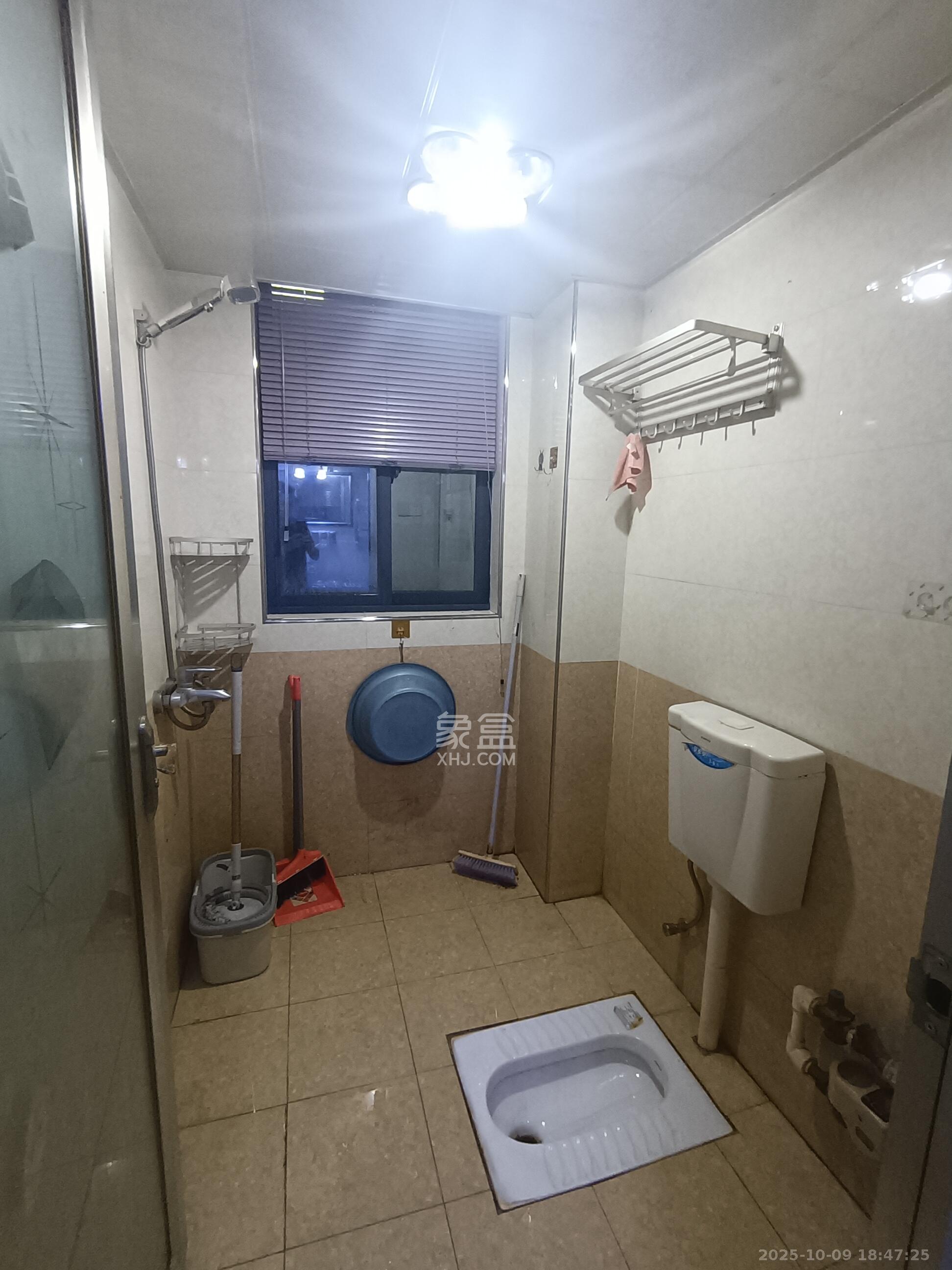 花样年华  1室1厅1卫    1400.0元/月 花样年华  1室1厅1卫    1400.0元/月室内图