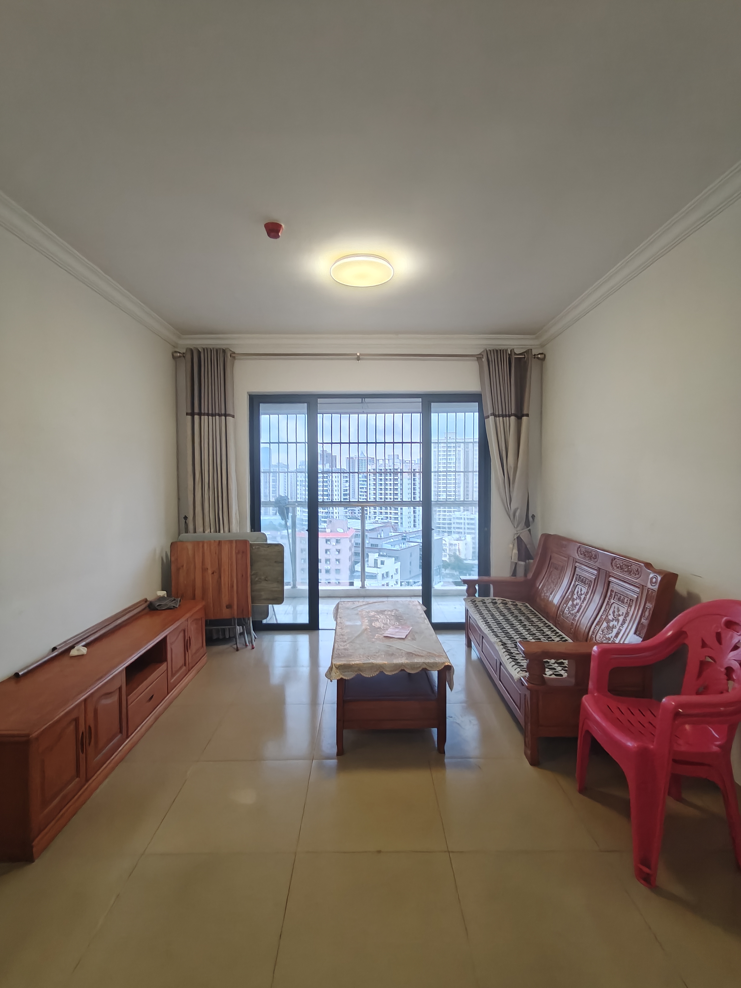 海侨花园  3室2厅1卫    2700.0元/月 海侨花园  3室2厅1卫    2700.0元/月室内图