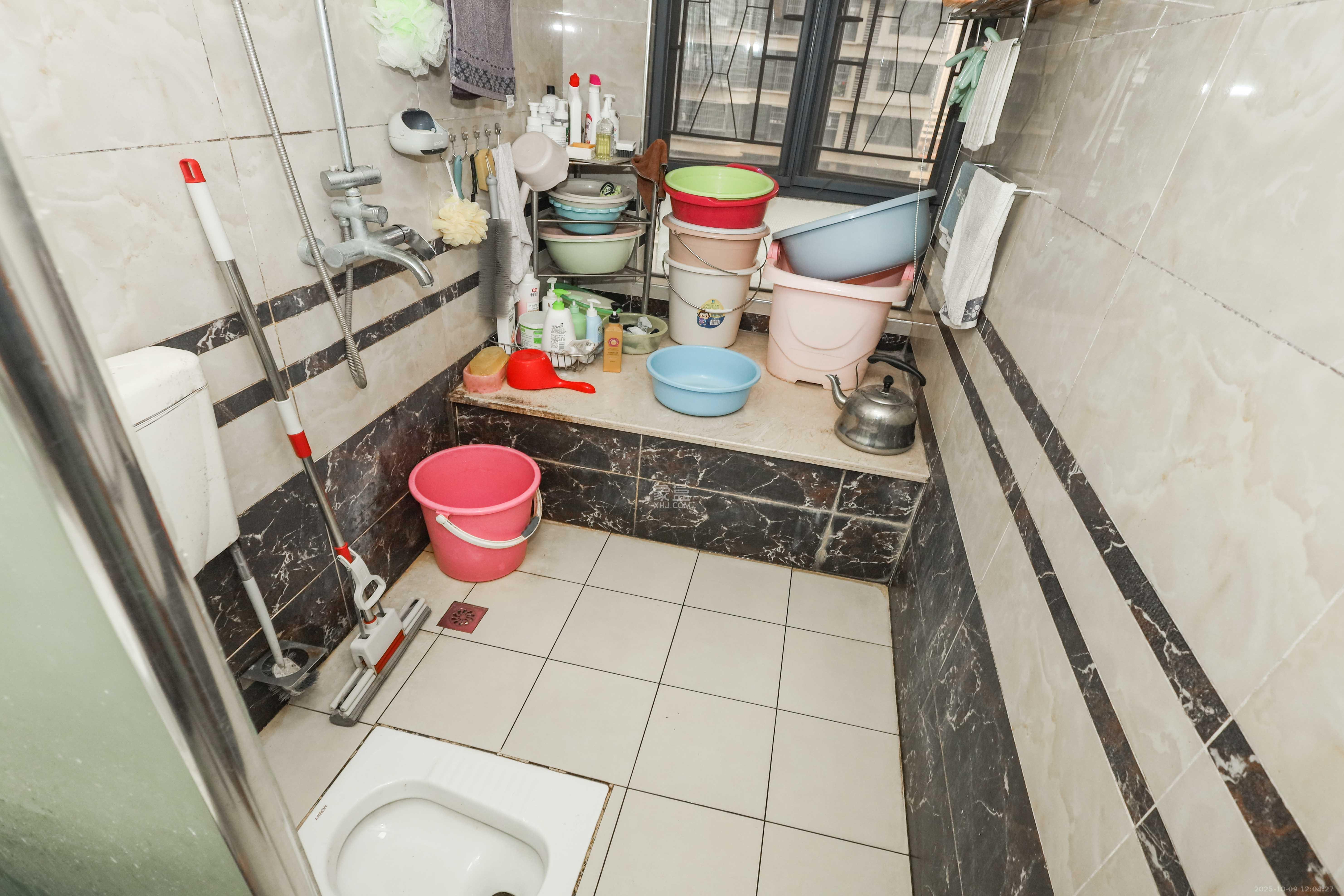 保利麓谷林语C区 4室2厅2卫 115.0万 保利麓谷林语C区 4室2厅2卫 115.0万卫生间