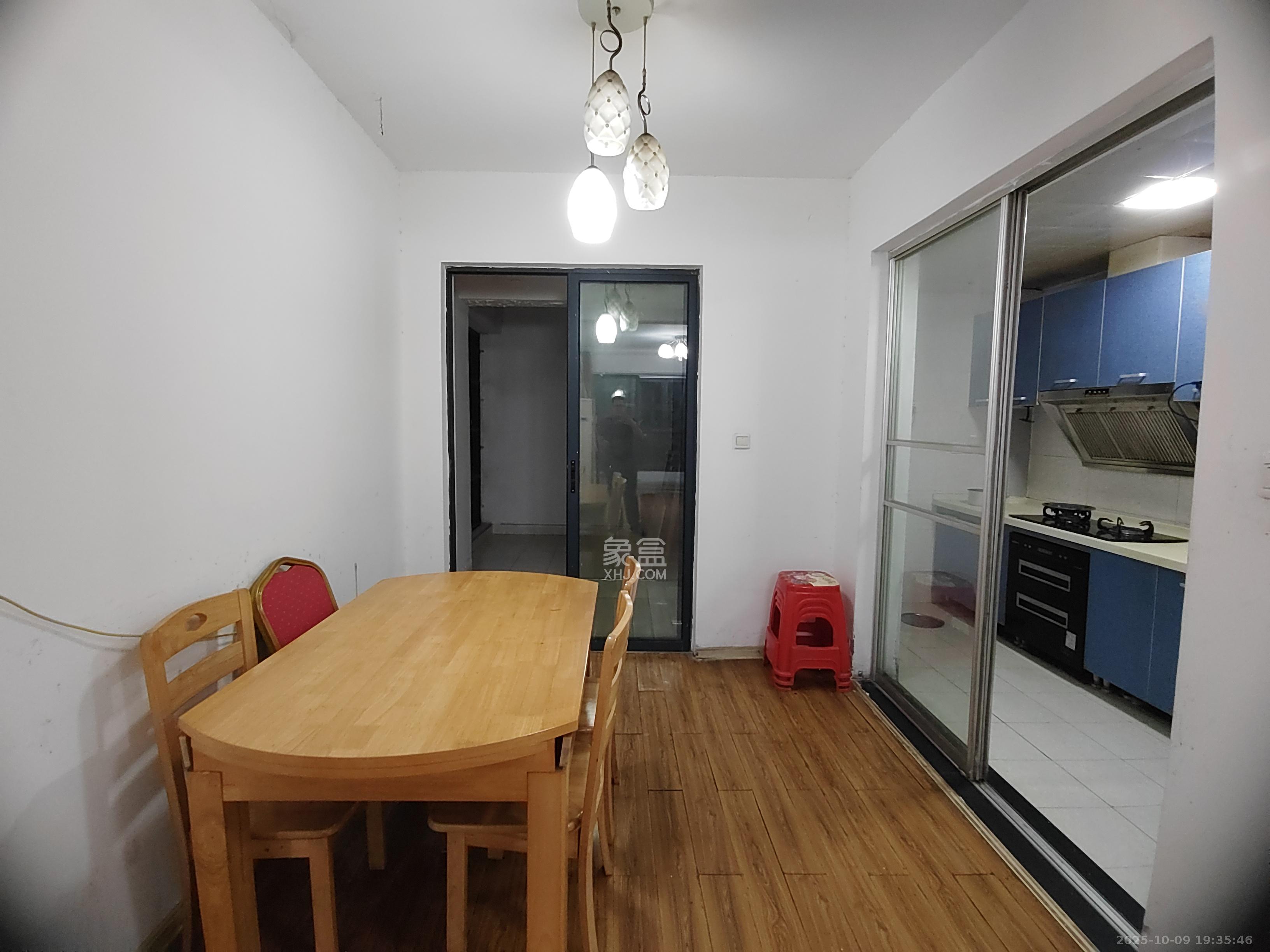 奥克斯广场  3室2厅2卫    3200.0元/月室内图