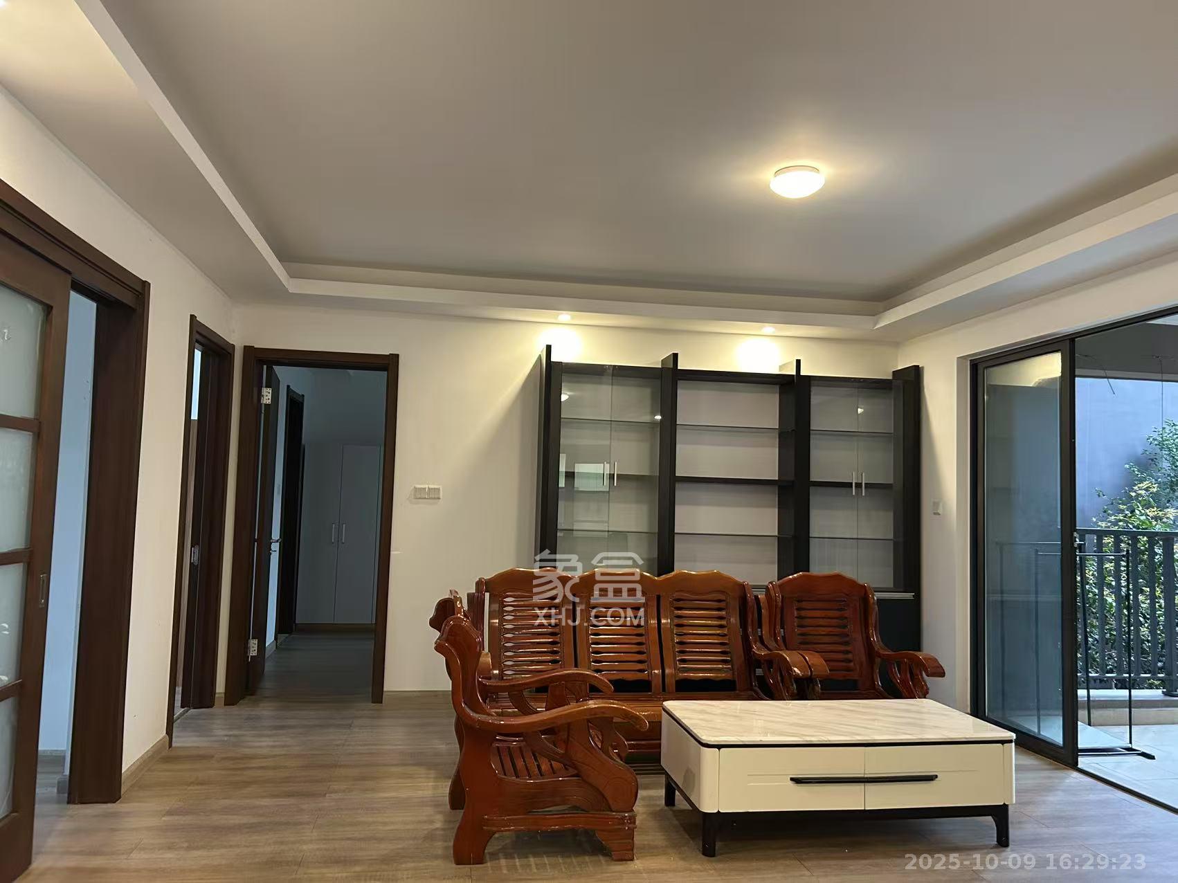 汇金城/嘉华城(二期、三期)  4室2厅2卫    2700.0元/月 汇金城/嘉华城(二期、三期)  4室2厅2卫    2700.0元/月