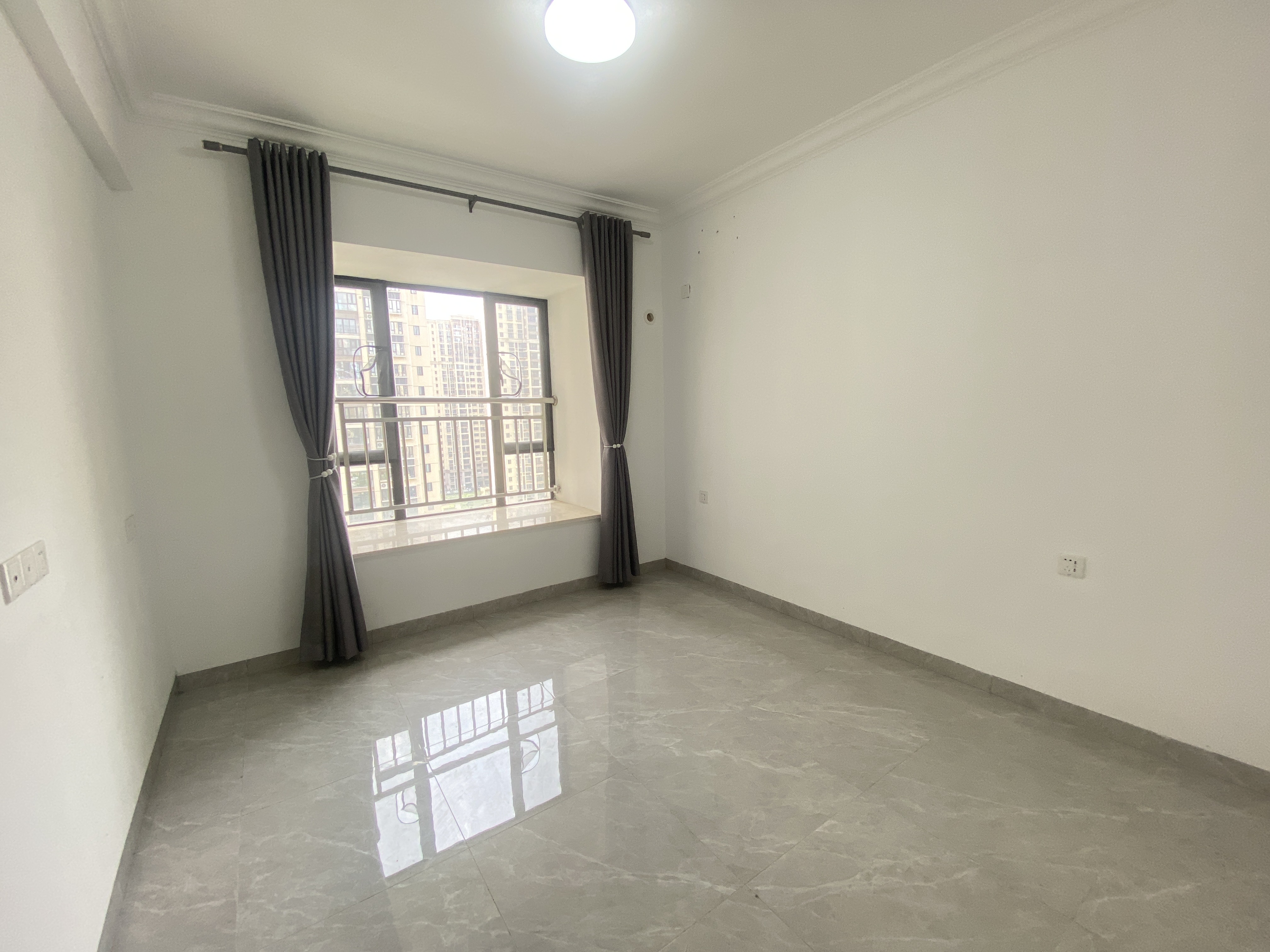 和风家园二期碧海居  4室2厅2卫    2800.0元/月室内图