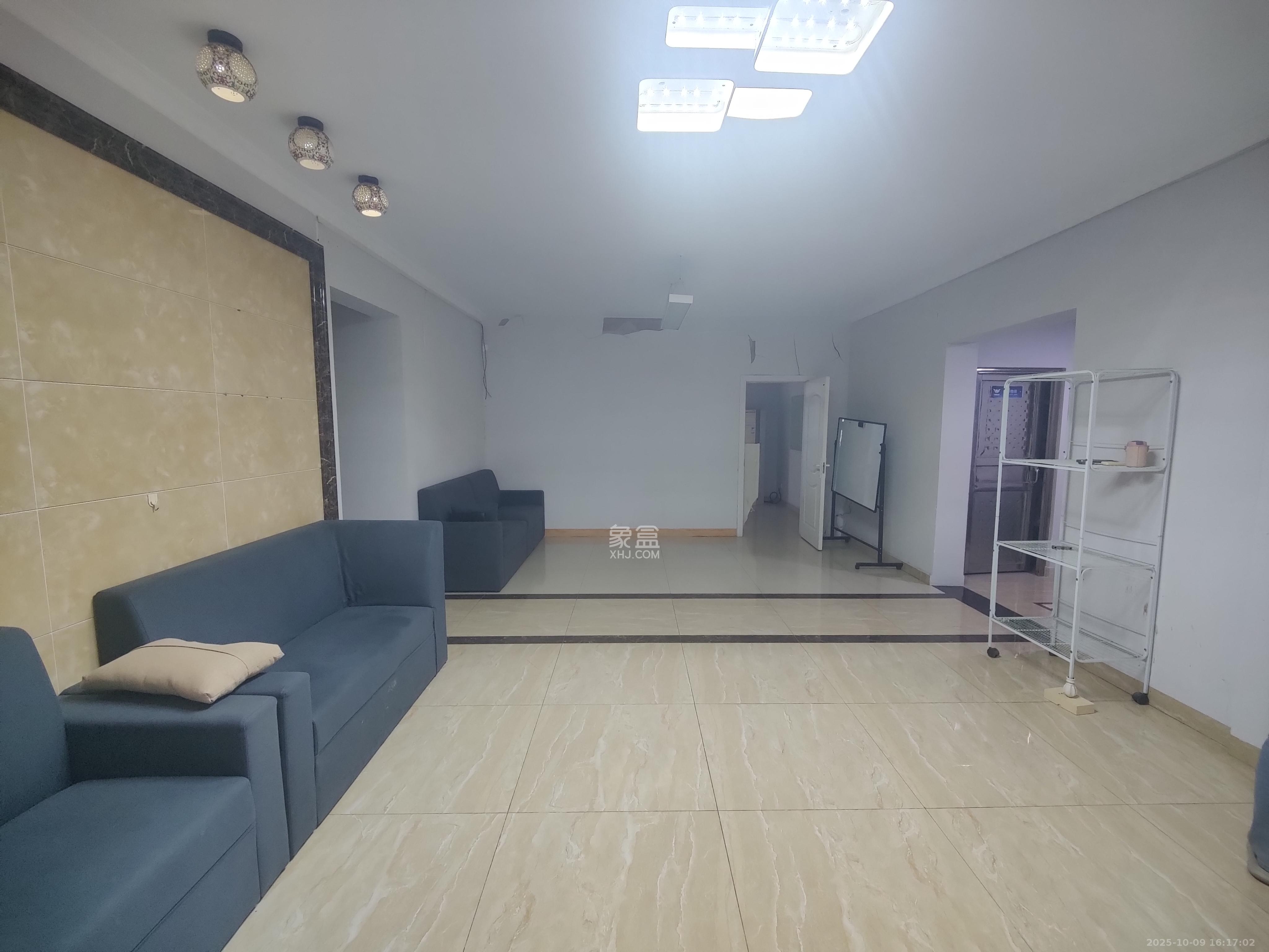 归心苑  5室2厅2卫    6000.0元/月室内图