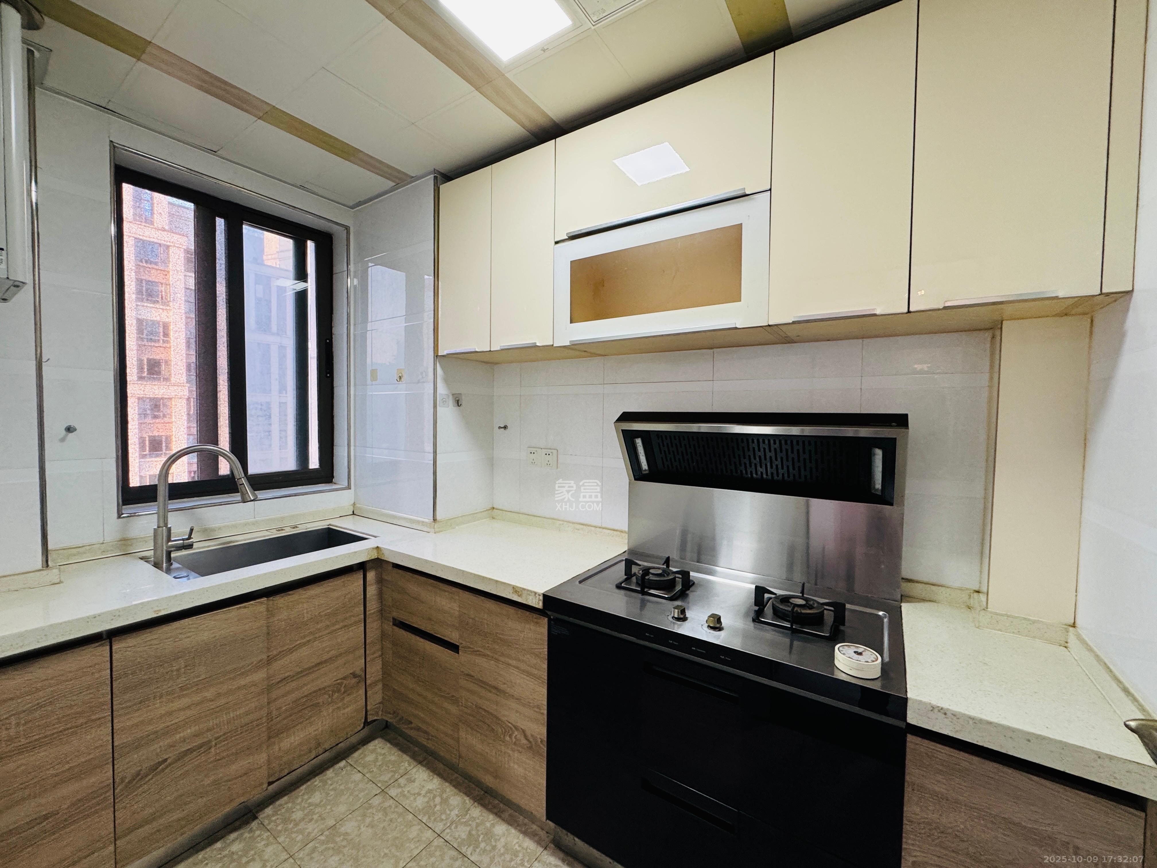 南山雍江汇(滨江国际新城) 3室2厅1卫 3500.0元/月 南山雍江汇(滨江国际新城) 3室2厅1卫 3500.0元/月室内图