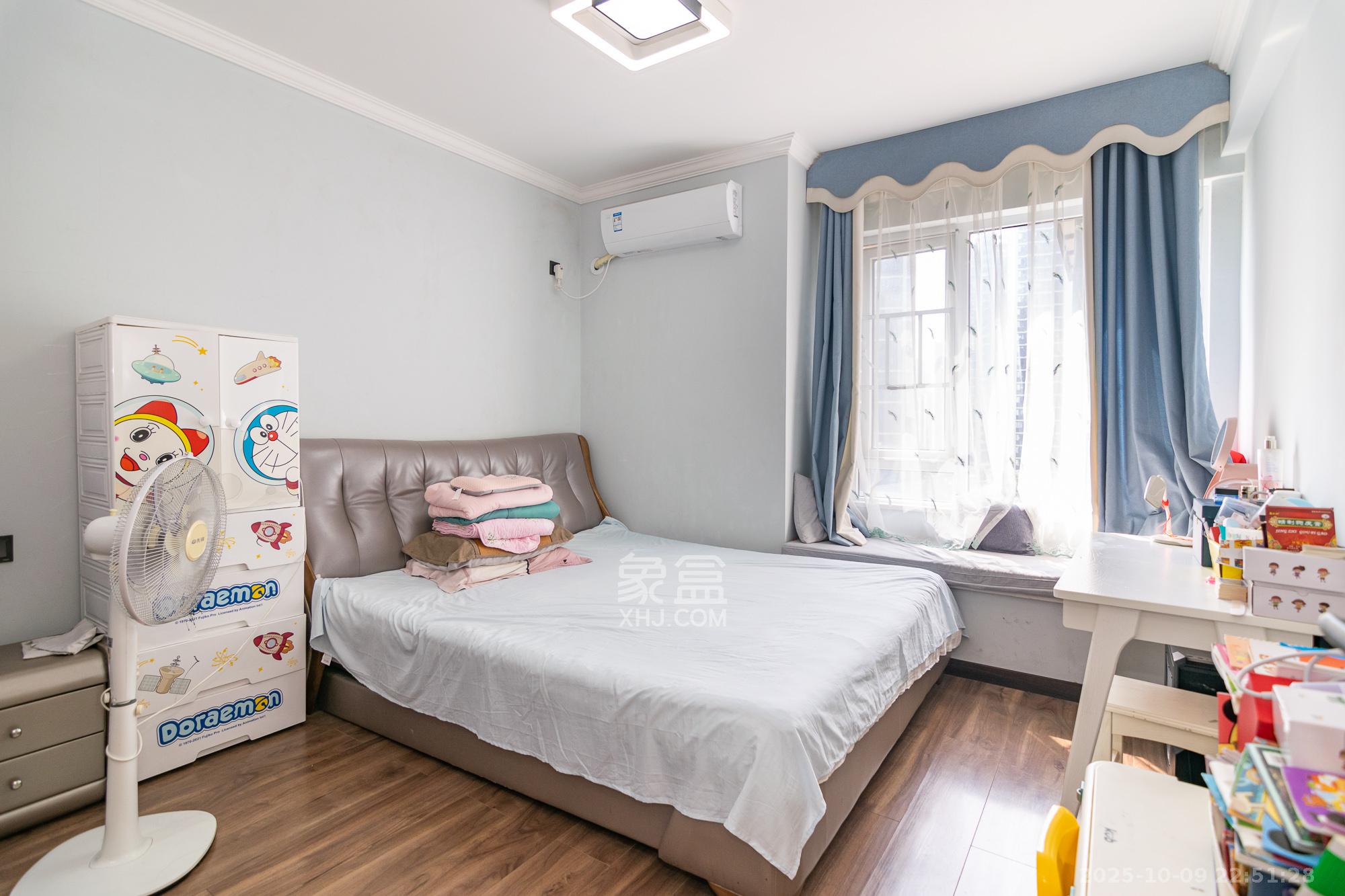 新城国际花都  3室2厅2卫    81.8万卧室