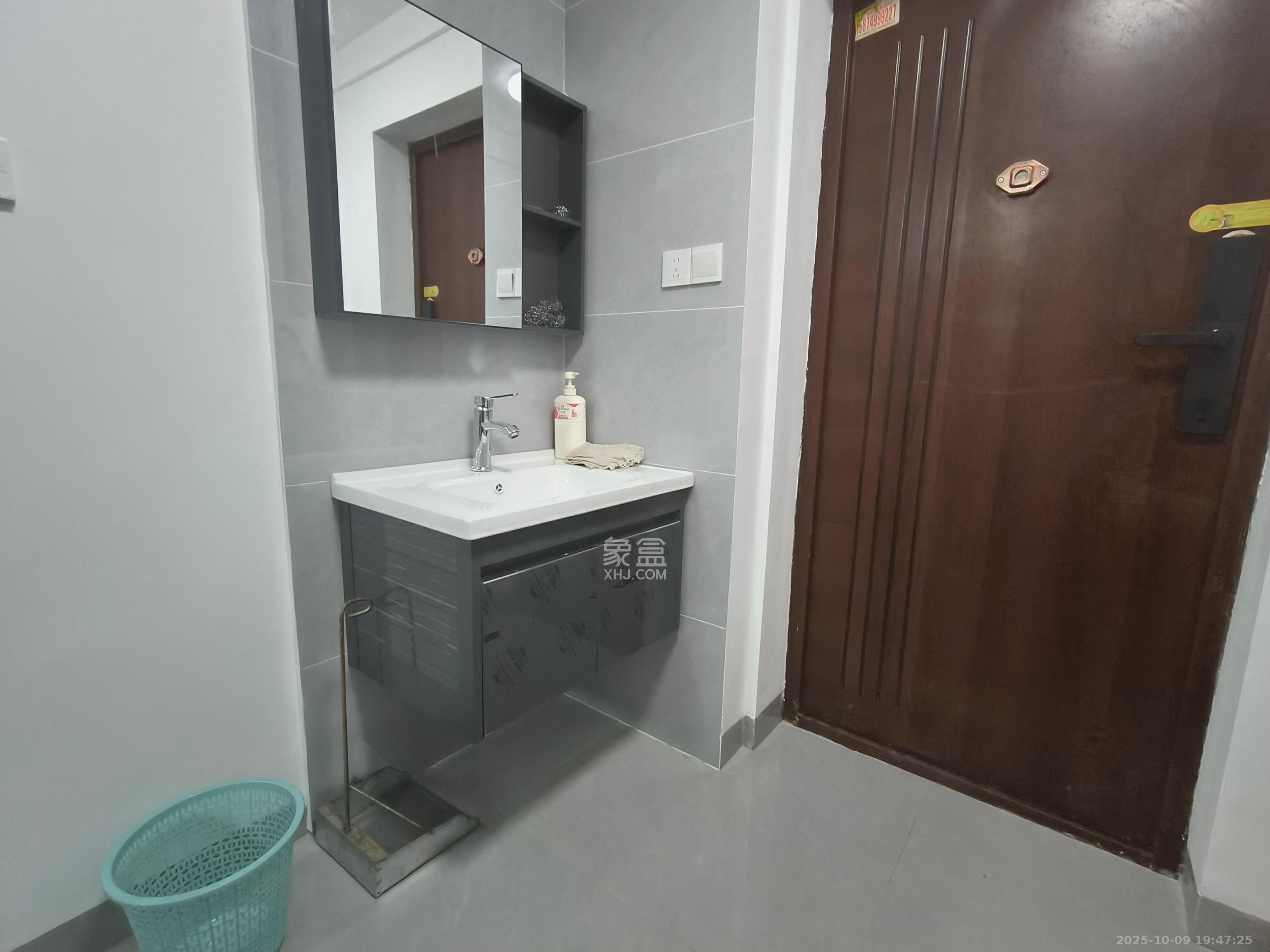 香颂国际  1室1厅1卫    1800.0元/月 香颂国际  1室1厅1卫    1800.0元/月室内图