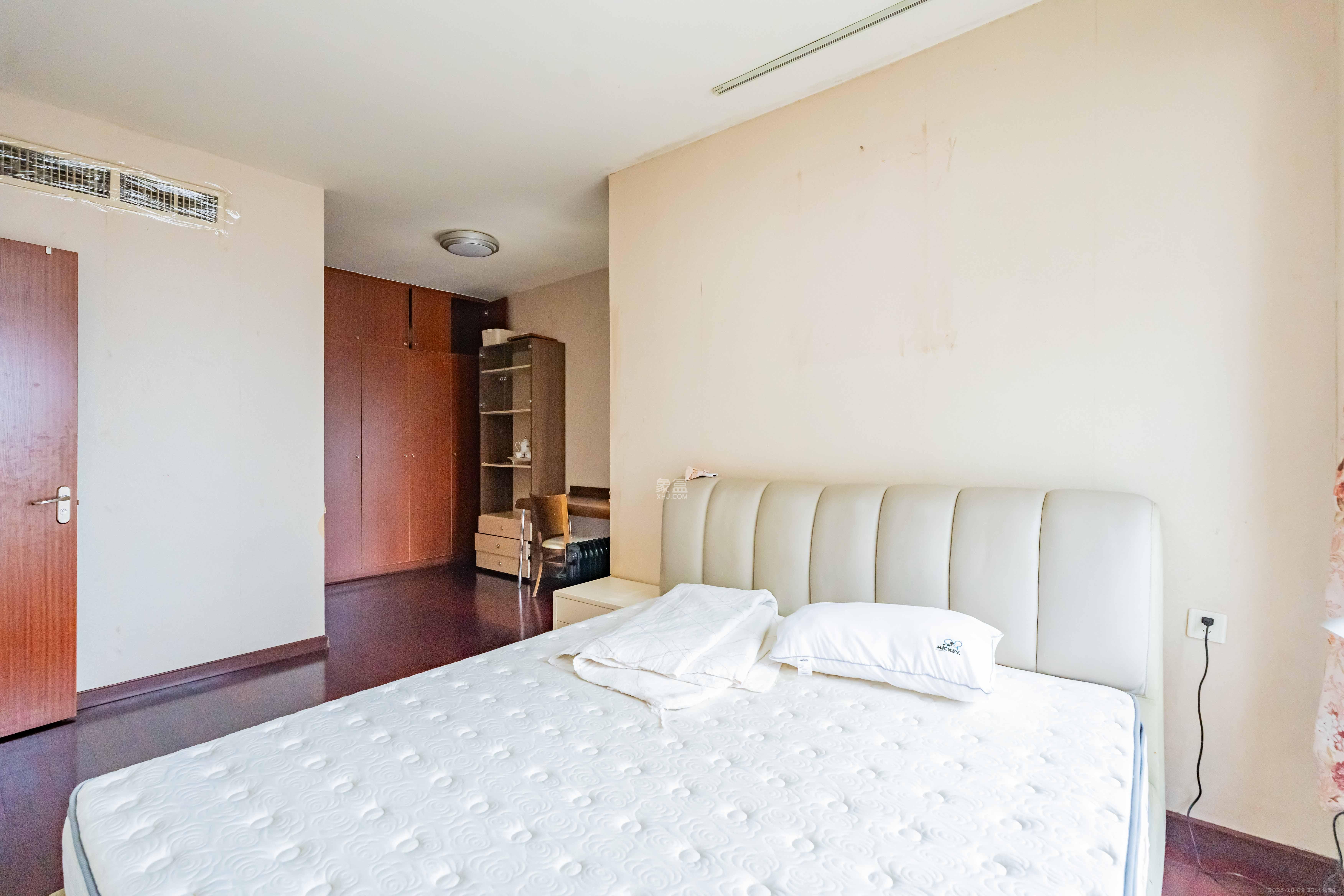 盛世美居荷园  2室2厅2卫    100.0万卧室