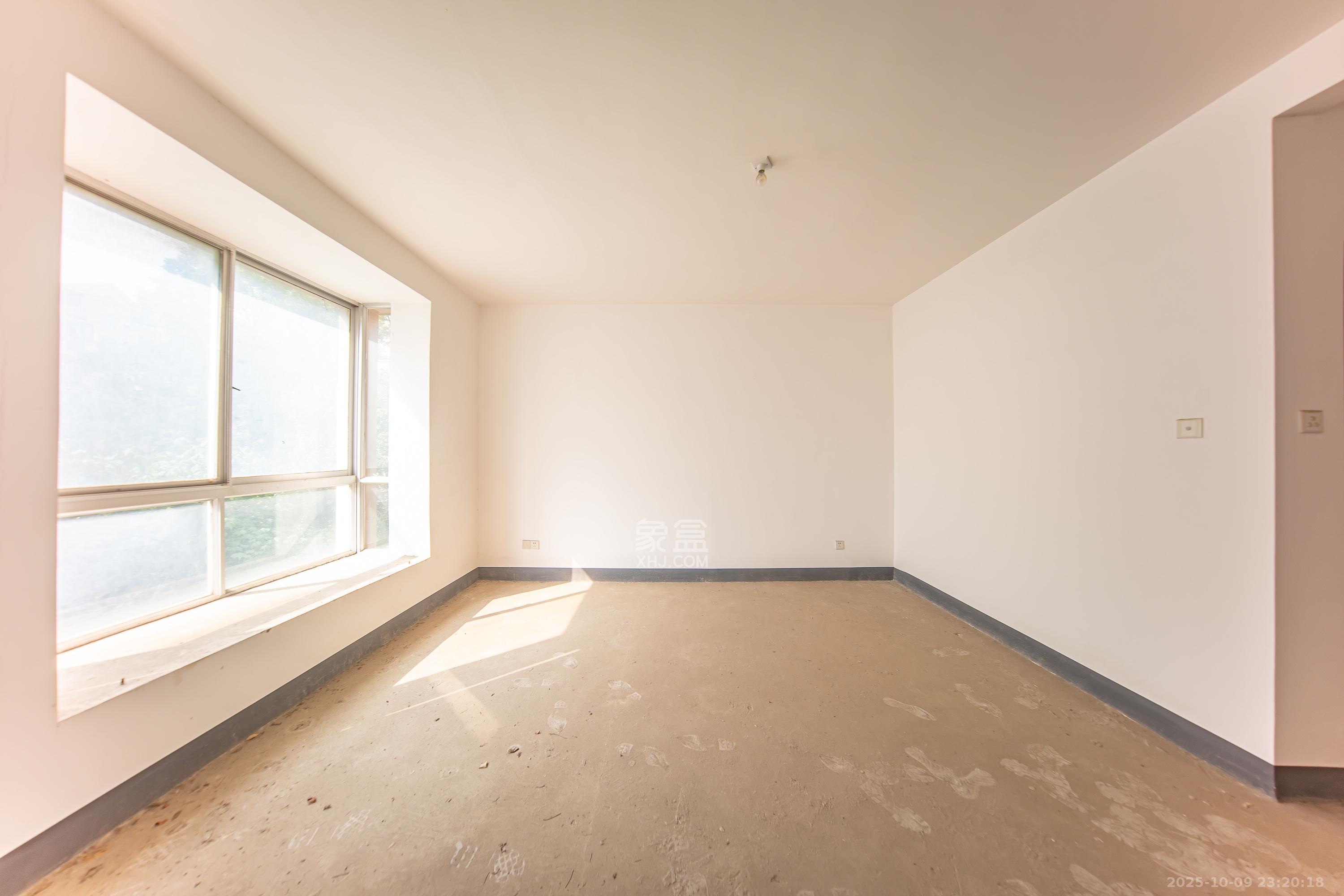 枫华府第  3室2厅2卫    63.8万卧室