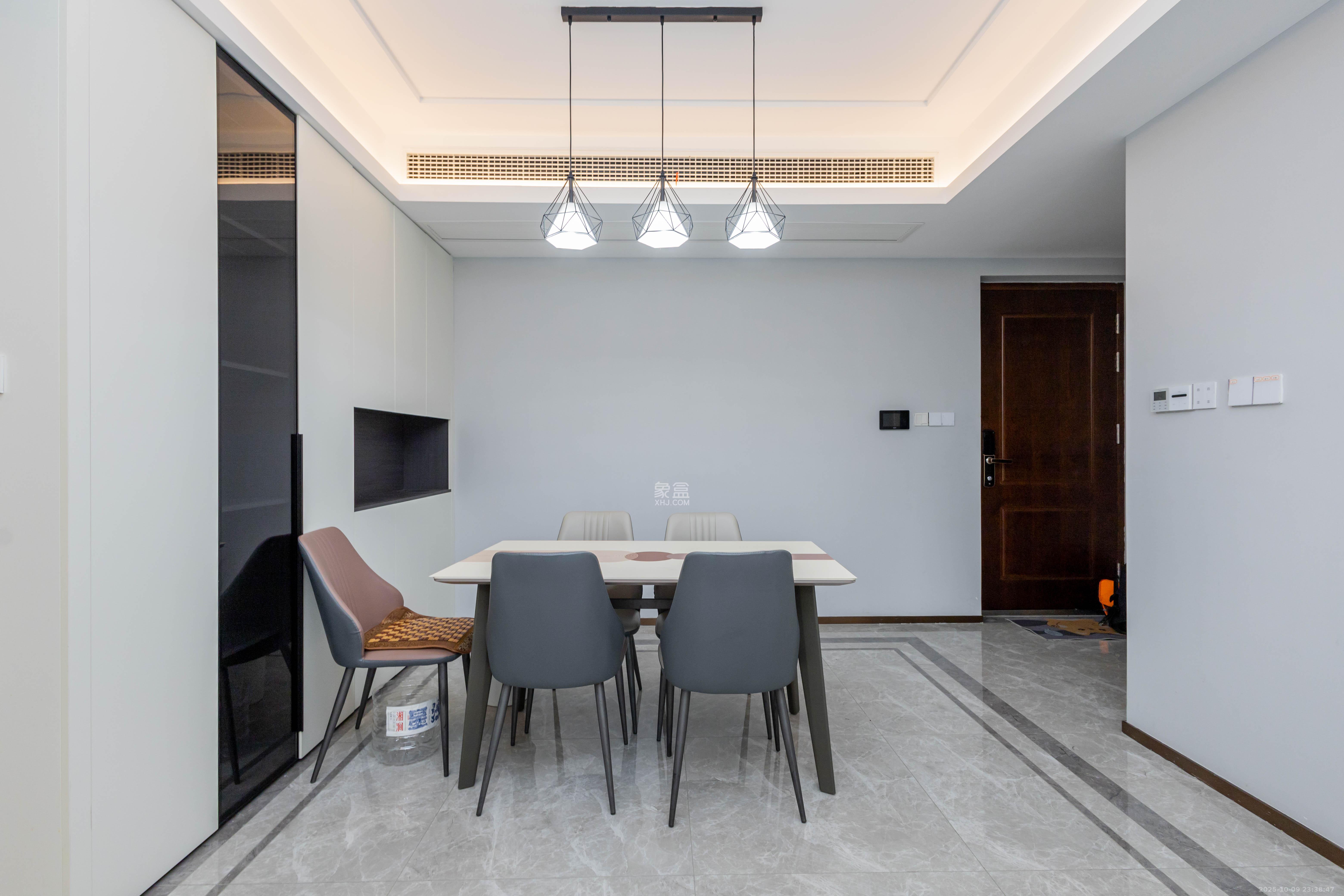 金茂建发观悦 3室2厅1卫 160.0万 金茂建发观悦 3室2厅1卫 160.0万客厅