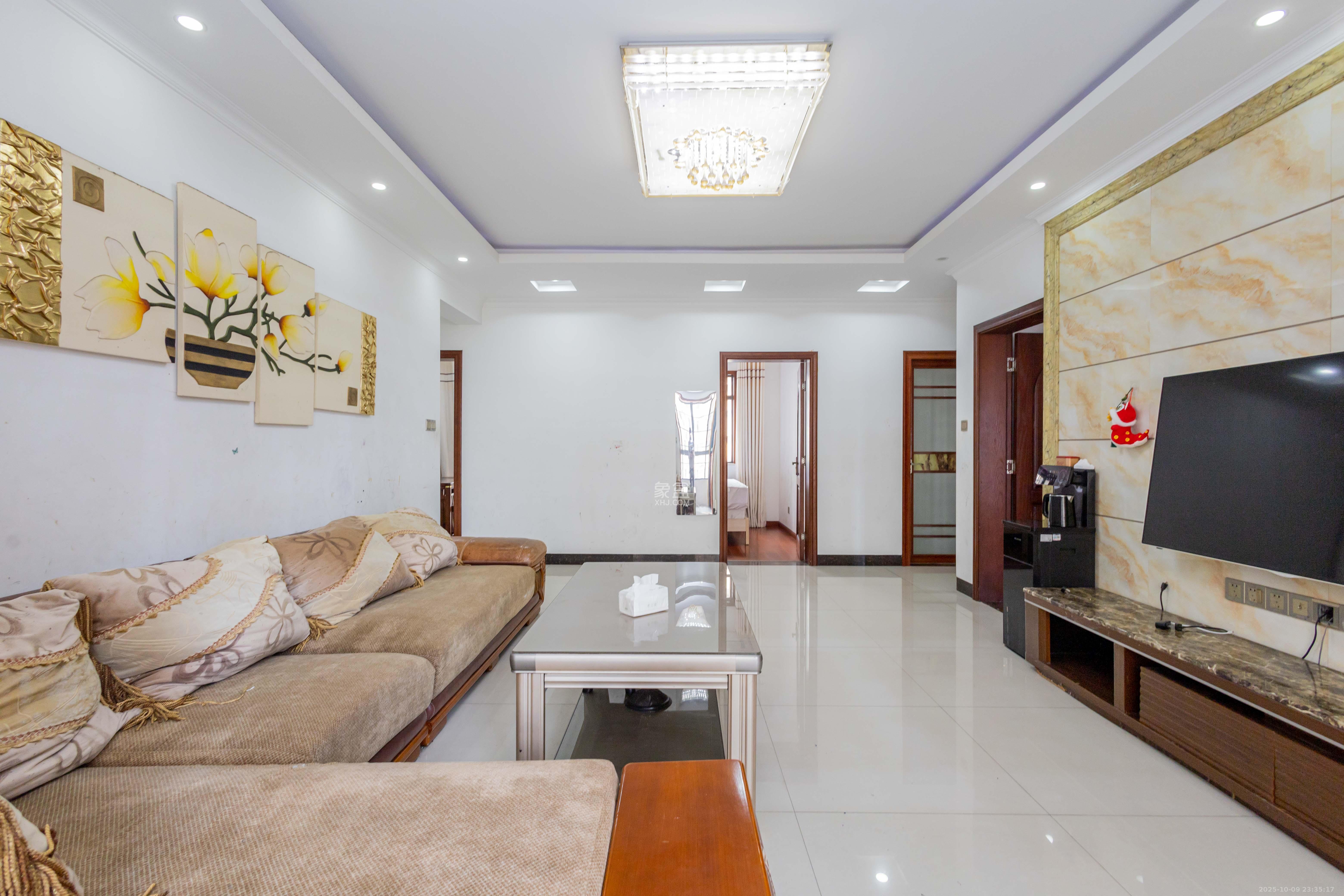 中国铁建国际城二期  4室2厅2卫    92.0万客厅